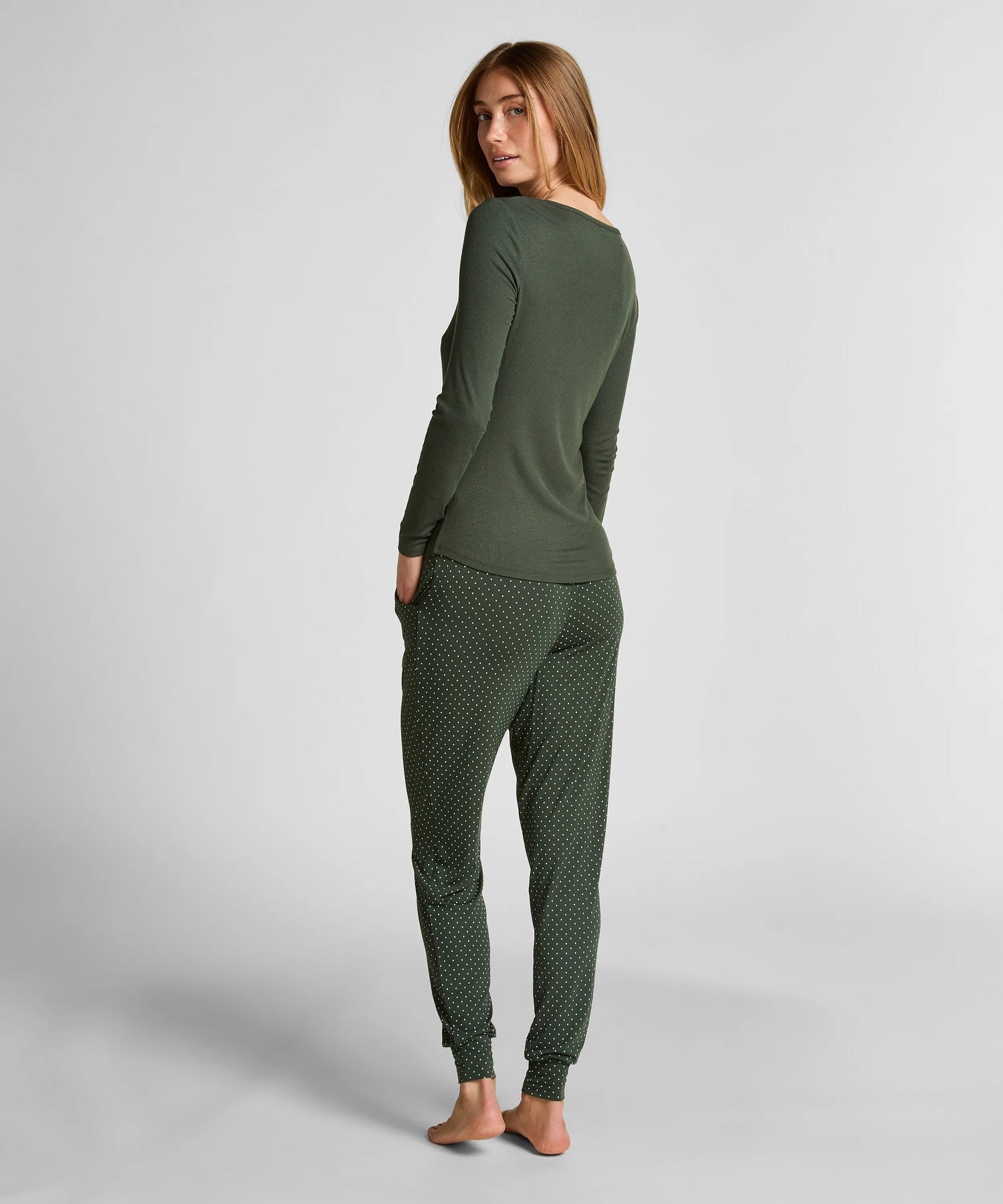 Hunkemoller_Green_Longsleeved Pyjama Top Henley_302714_HKM Green_04