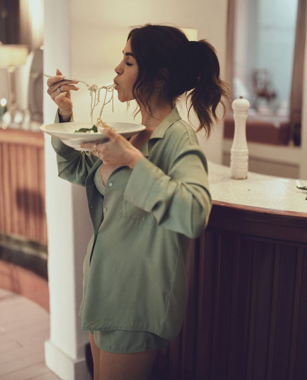 Hunkemoller_Iceberg Green_Ayla Satin Long-Sleeved Jacket_302768_Iceberg Green_11