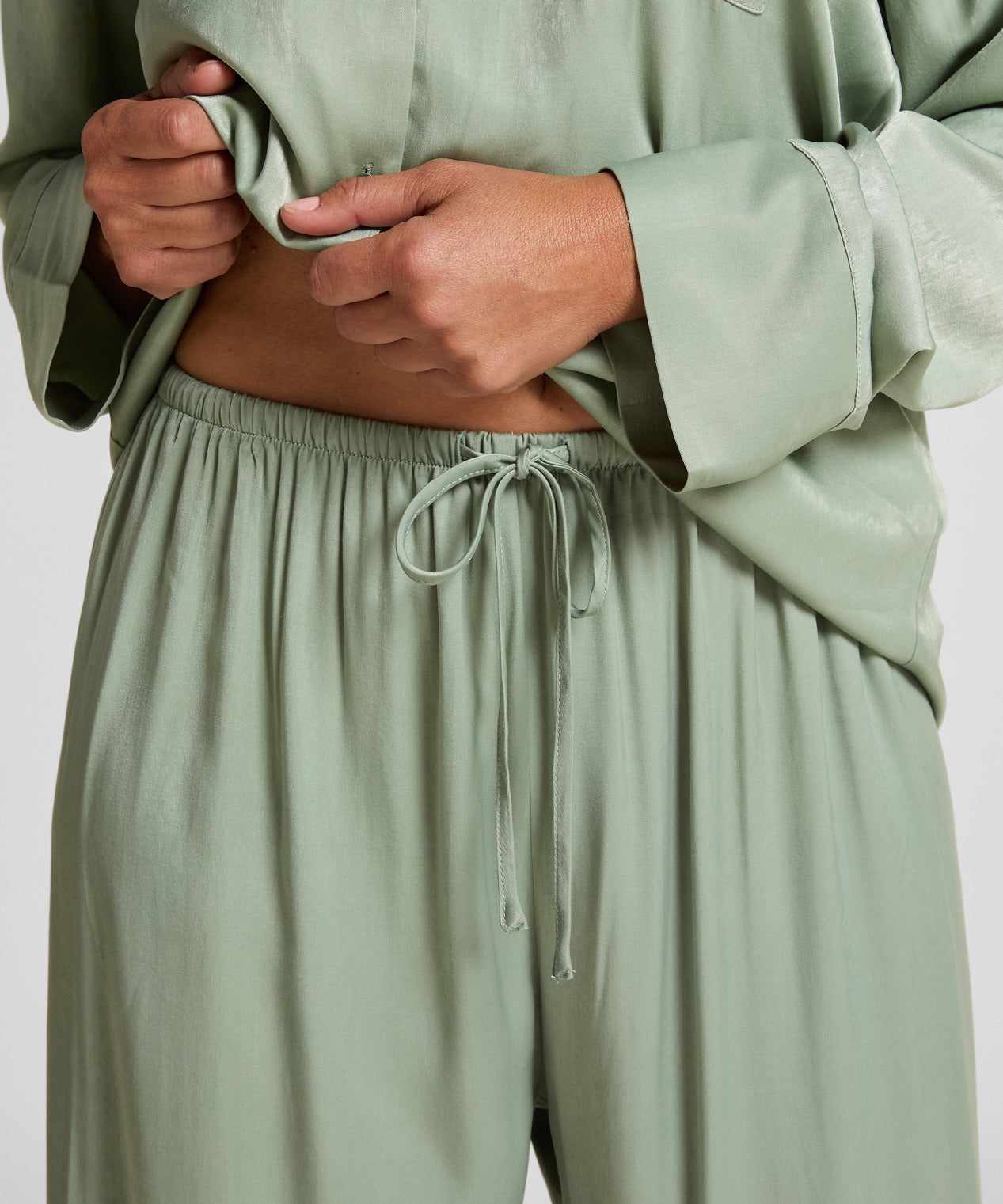 Hunkemoller_Iceberg Green_Satin Trousers_302771_Iceberg Green_02