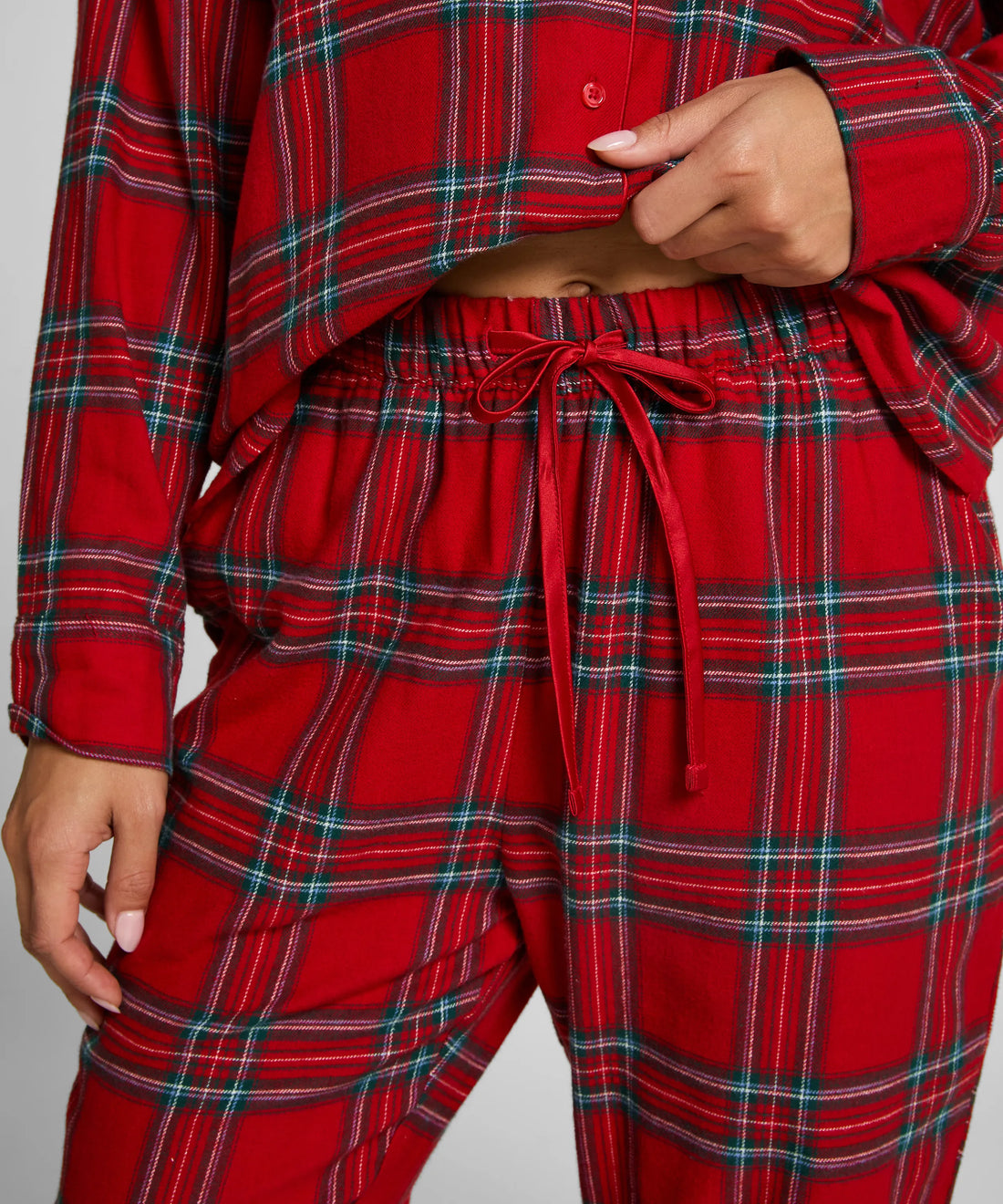 Hunkemoller_Red_Flannel Pyjama Set_302782_Salsa_02