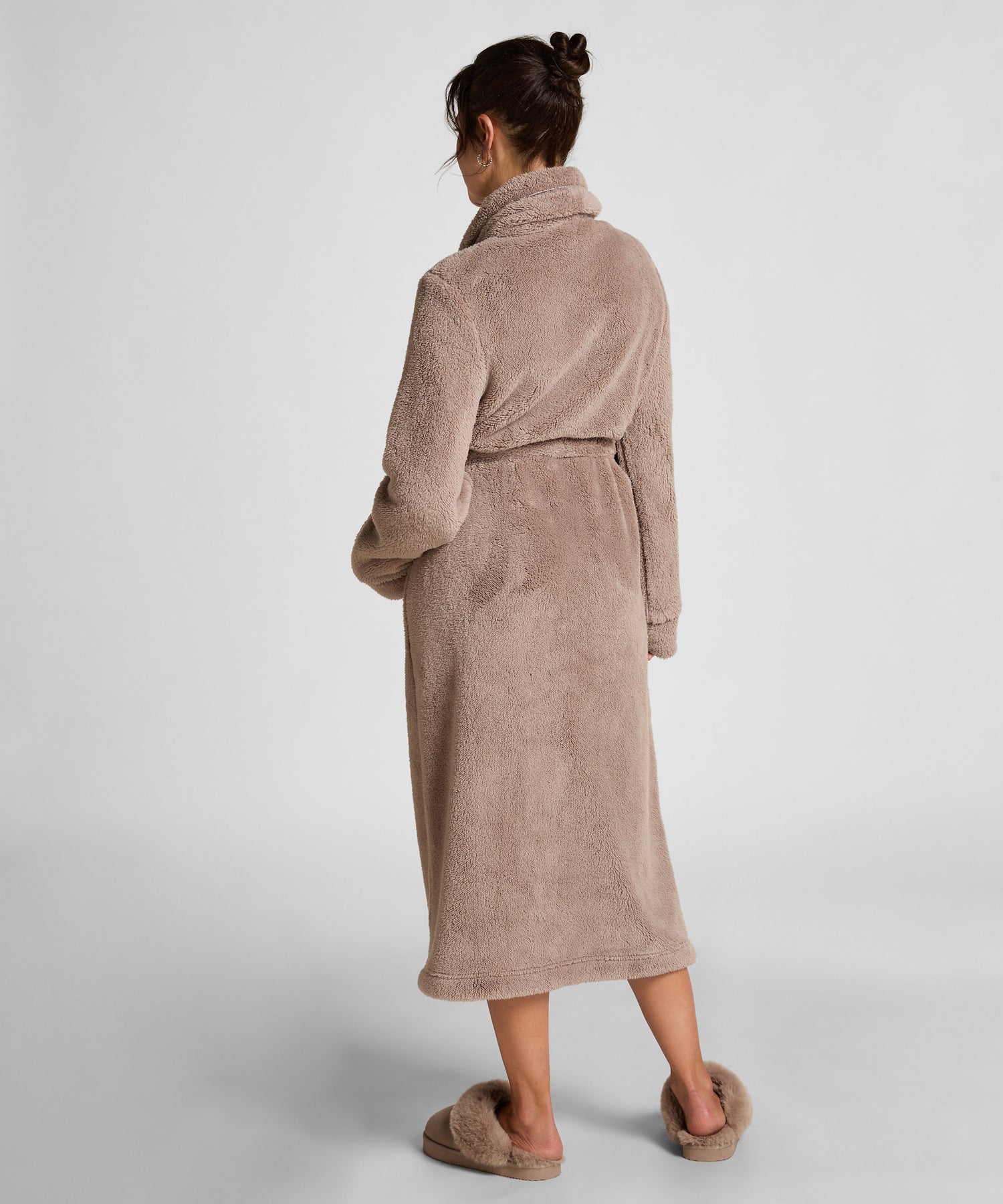 Hunkemoller_Etherea_Fleece Bathrobe_302849_Etherea_03