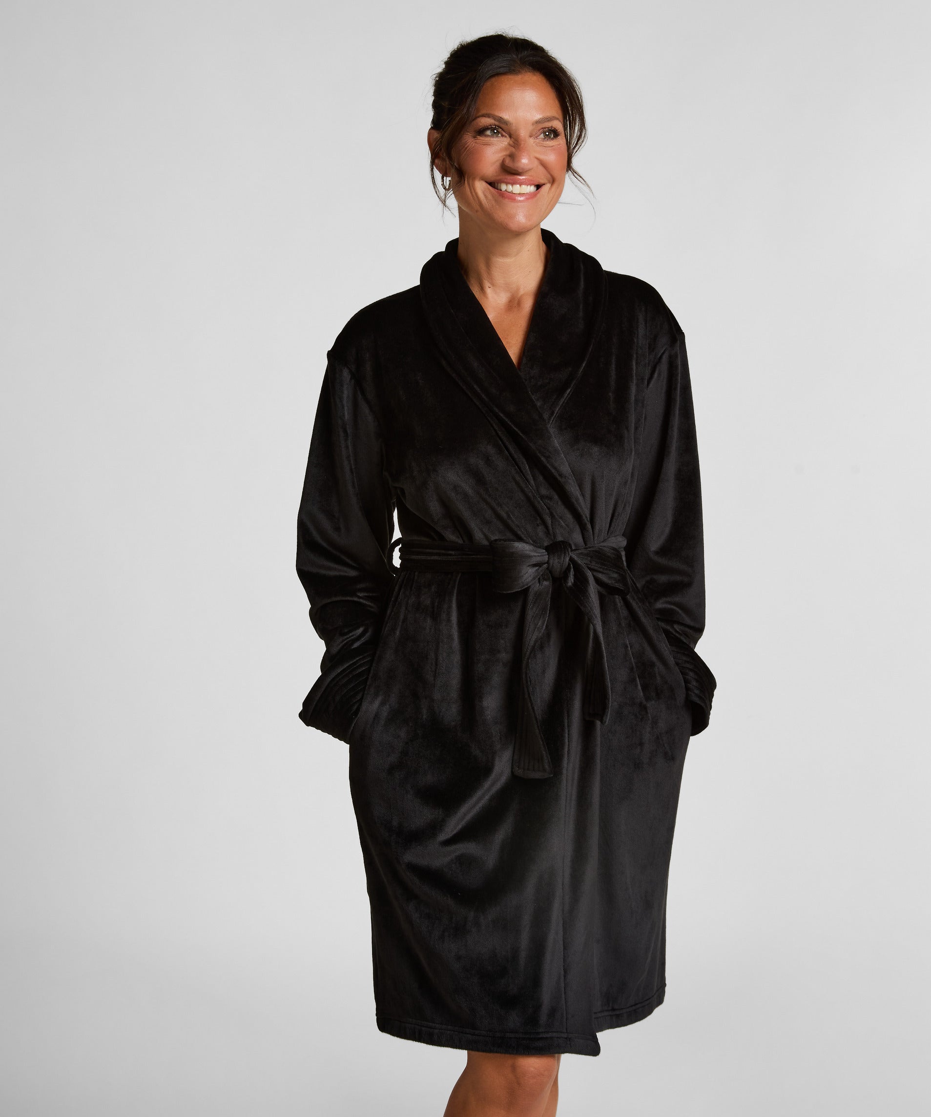 Hunkemoller_Caviar_Velours short bathrobe_302852_Caviar_01