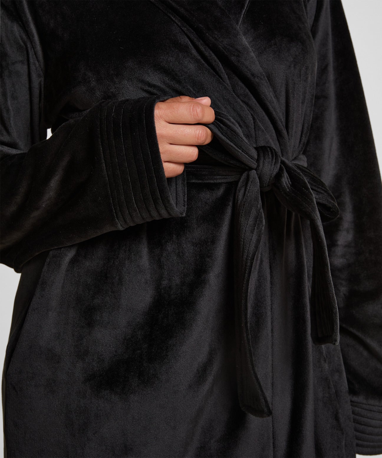 Hunkemoller_Caviar_Velours short bathrobe_302852_Caviar_02