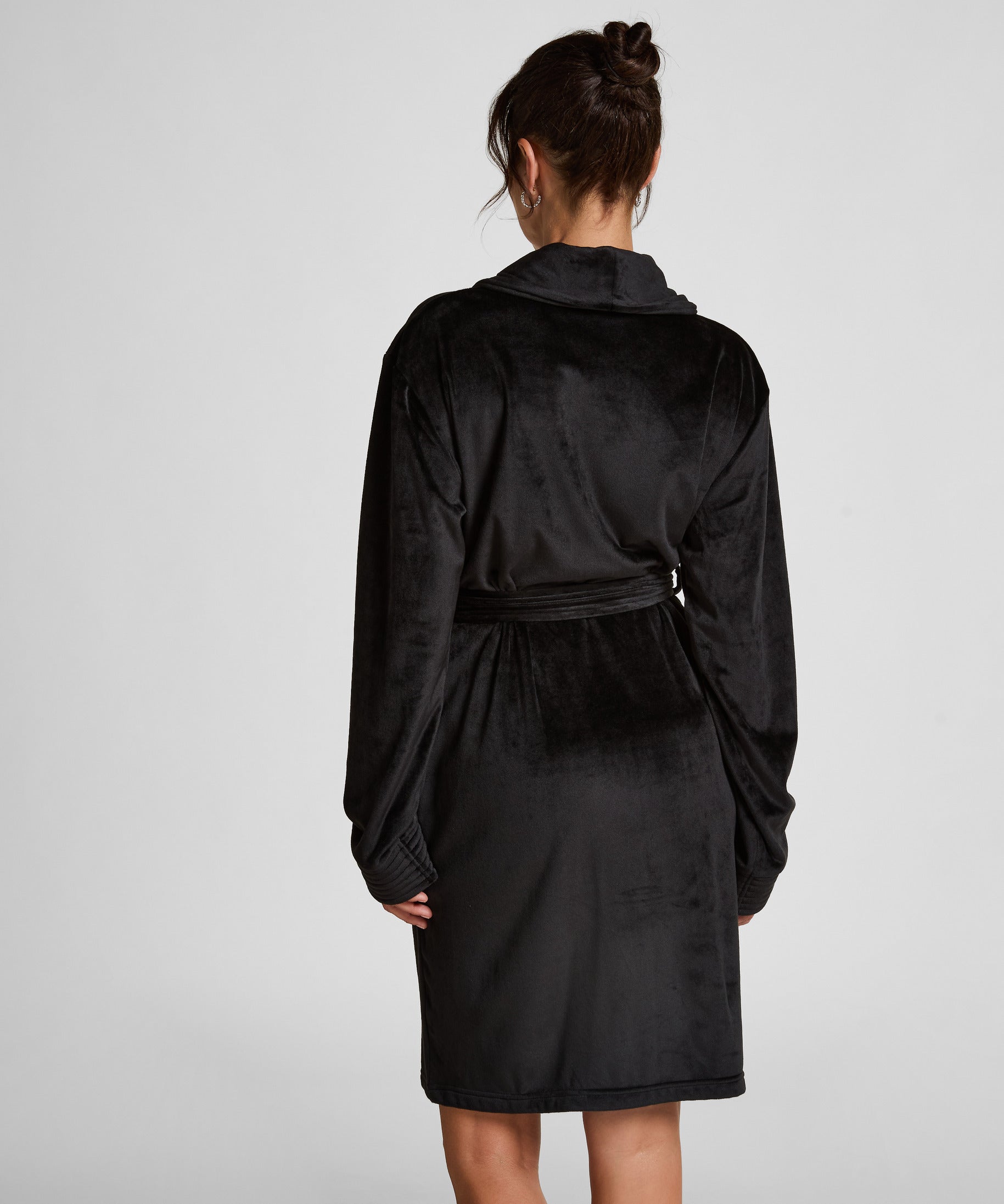 Hunkemoller_Caviar_Velours short bathrobe_302852_Caviar_03