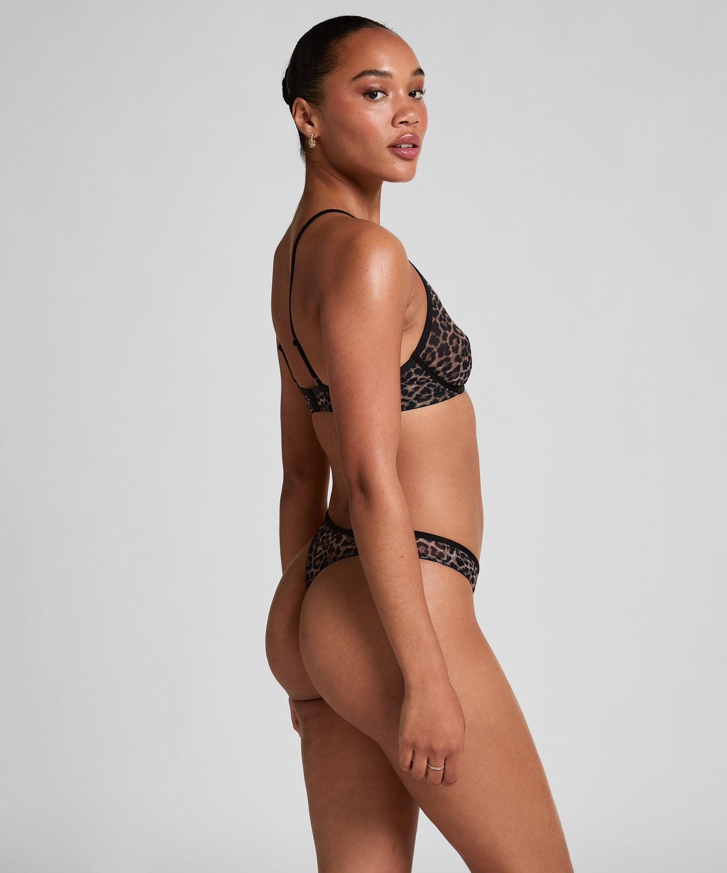 Hunkemoller_Caviar_Highleg String Tara Leopard_303000_Caviar_04