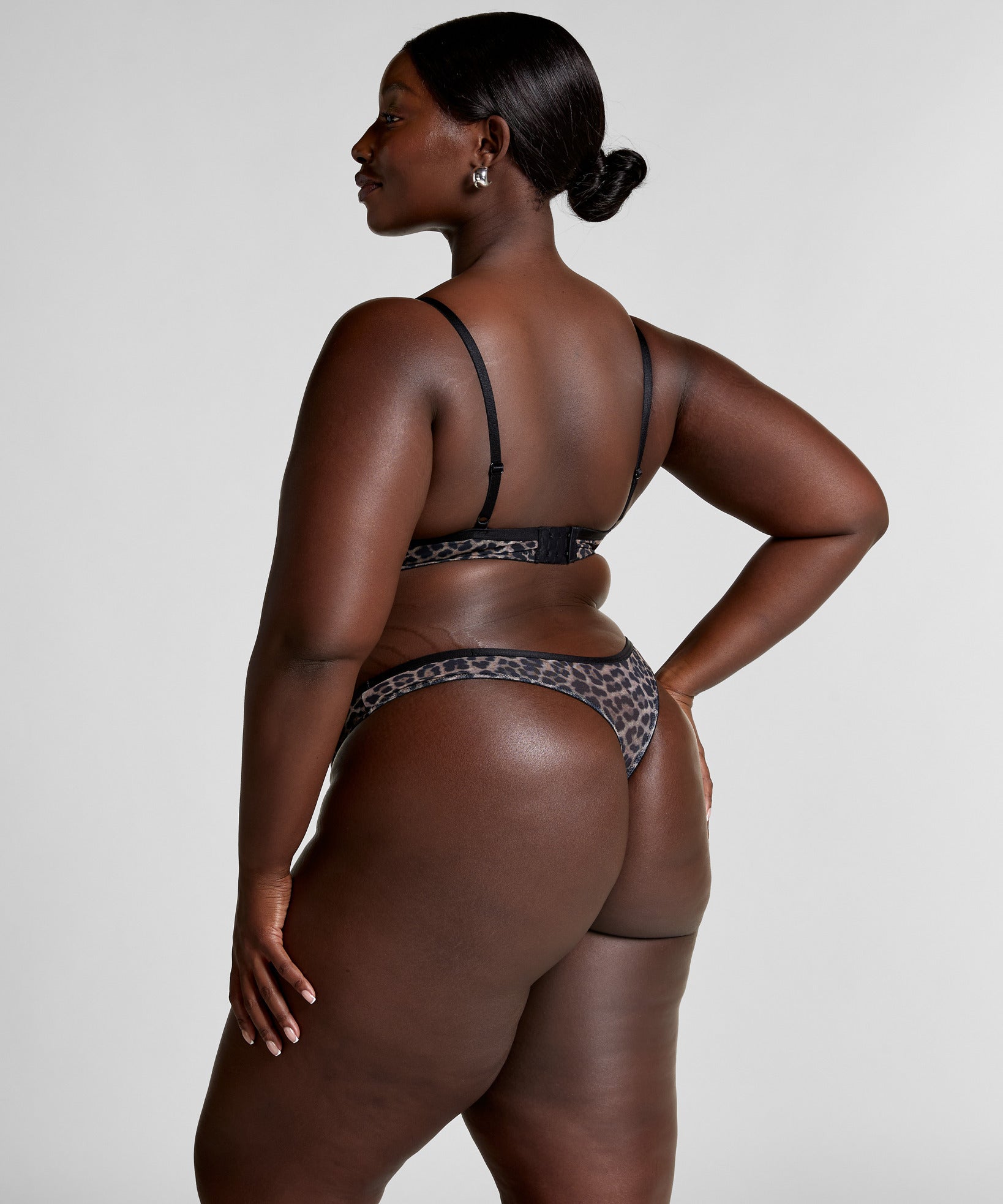 Hunkemoller_Caviar_Highleg String Tara Leopard_303000_Caviar_06