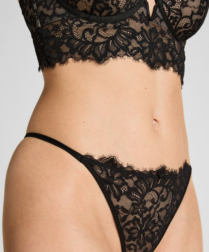 Hunkemoller_Caviar_Isabella Thong_303015_Caviar_02