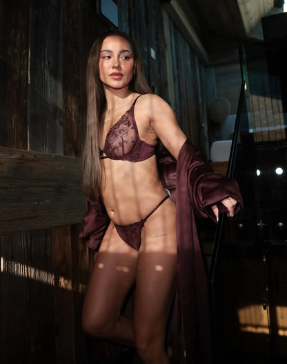 Hunkemoller_Purple_Hollie Highleg Thong_303221_Fig_04