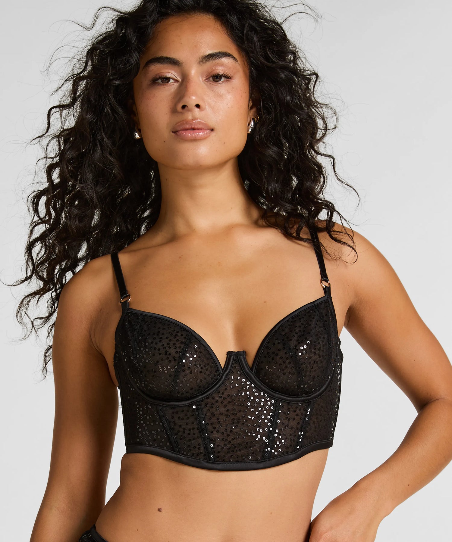 Hunkemoller_Black_Elle Non-Padded Underwired Longline Bra in Different Cup Sizes_303243_Caviar_01