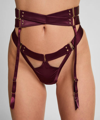 Hunkemoller_Purple_Colette Suspenders_303247_Fig_02