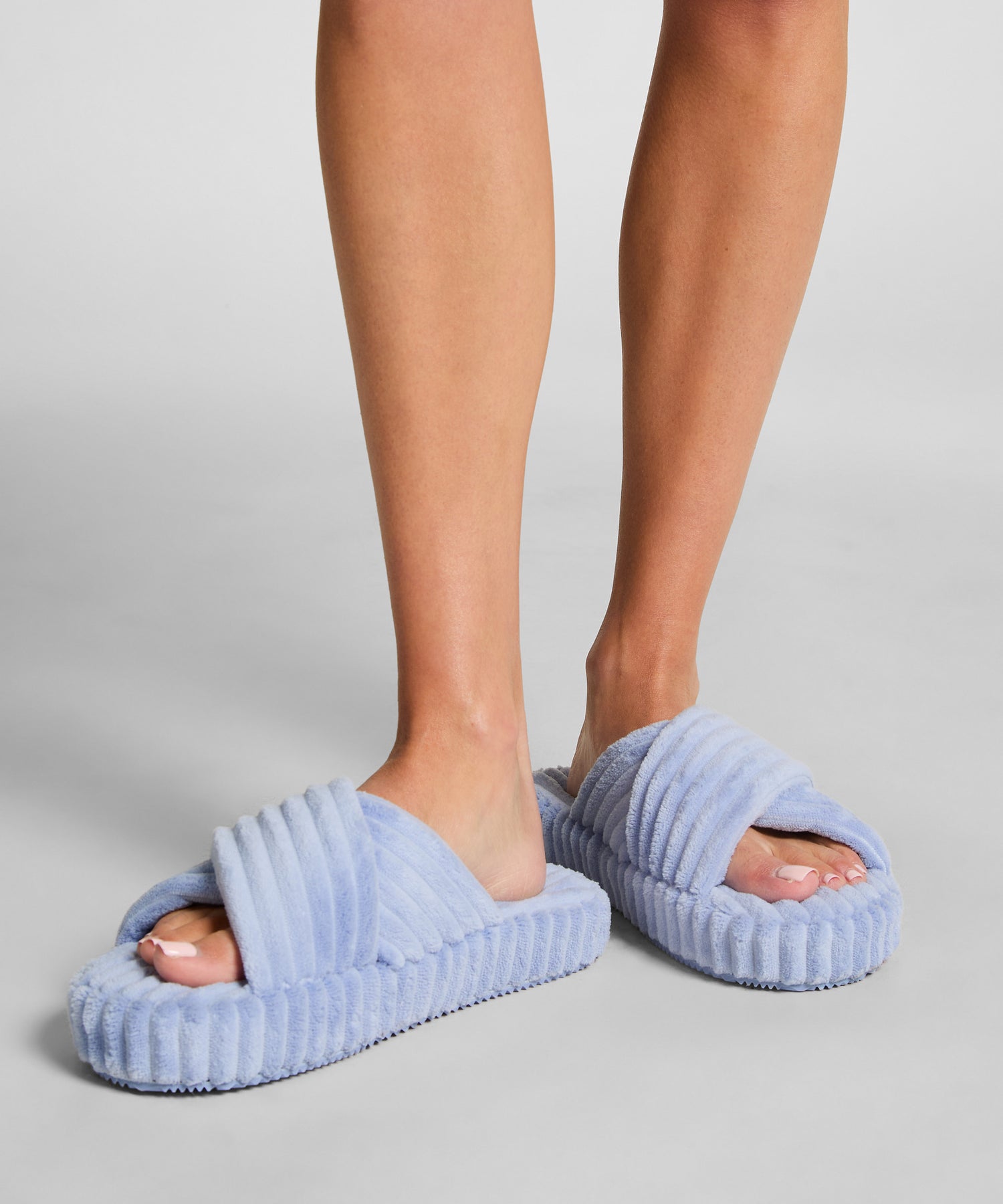 Hunkemoller_Kentucky Blue_Slippers Crossed_303290_Kentucky Blue_01