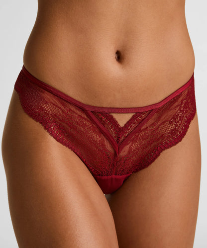Hunkemoller_Red_Isabelle Cheekini_303353_Tibetan Red_02