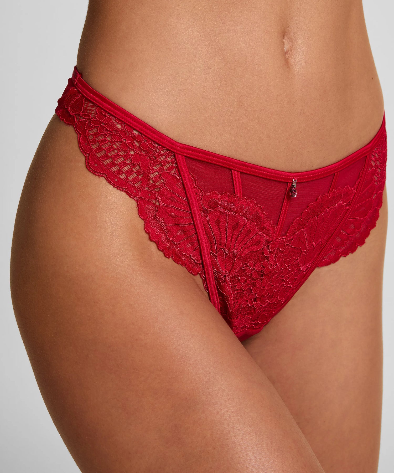 Hunkemoller_Red_Whitney Highleg Thong_303541_Chili Pepper_02