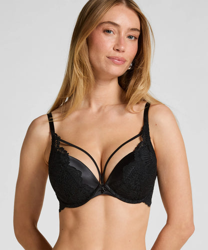 Hunkemoller_Black_Whitney Padded Underwired Maximizer Bra in Different Cup Sizes_303545_Caviar_01