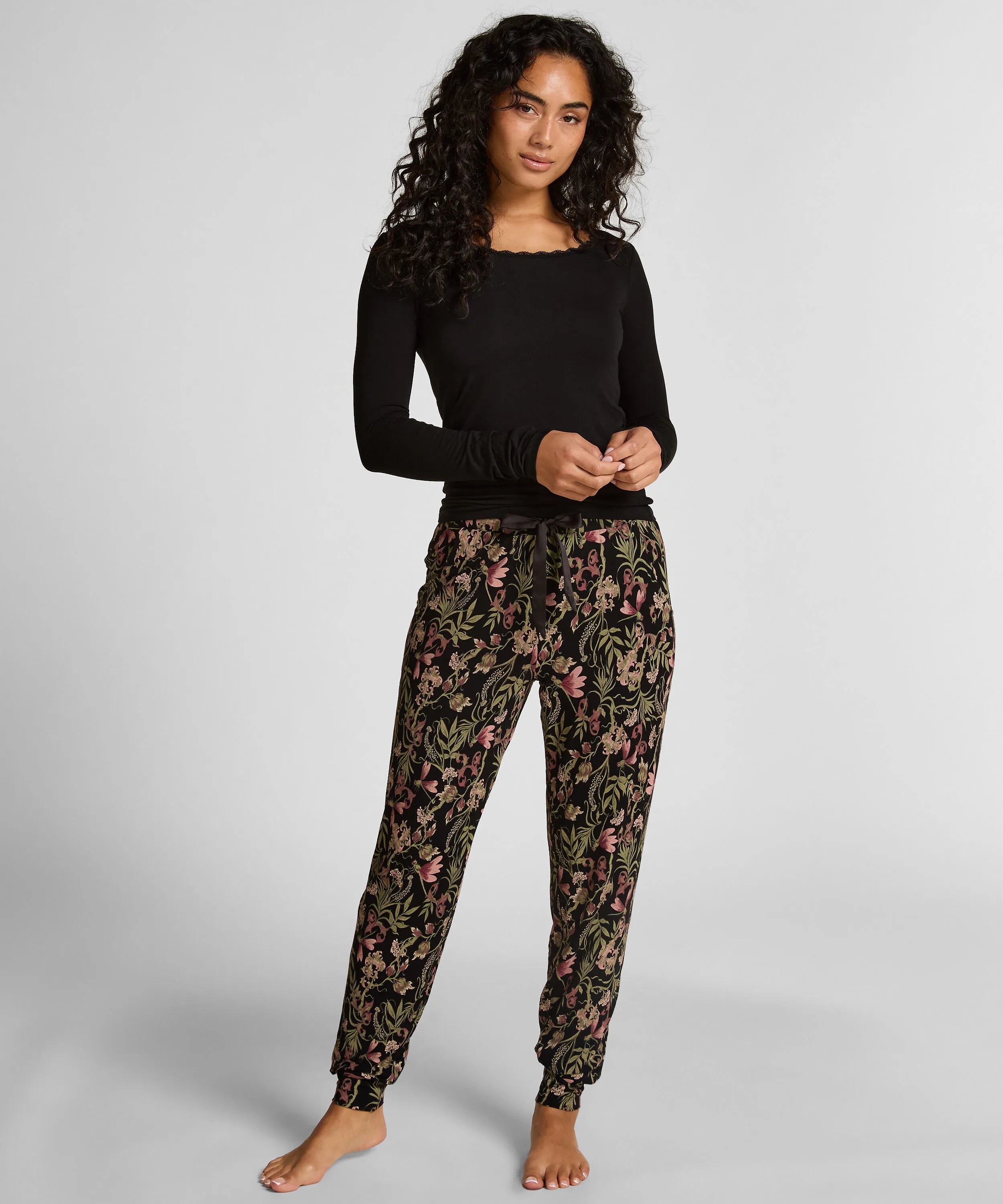 Hunkemoller_Black_Longsleeved Jersey Pyjama Top_303574_Black_03