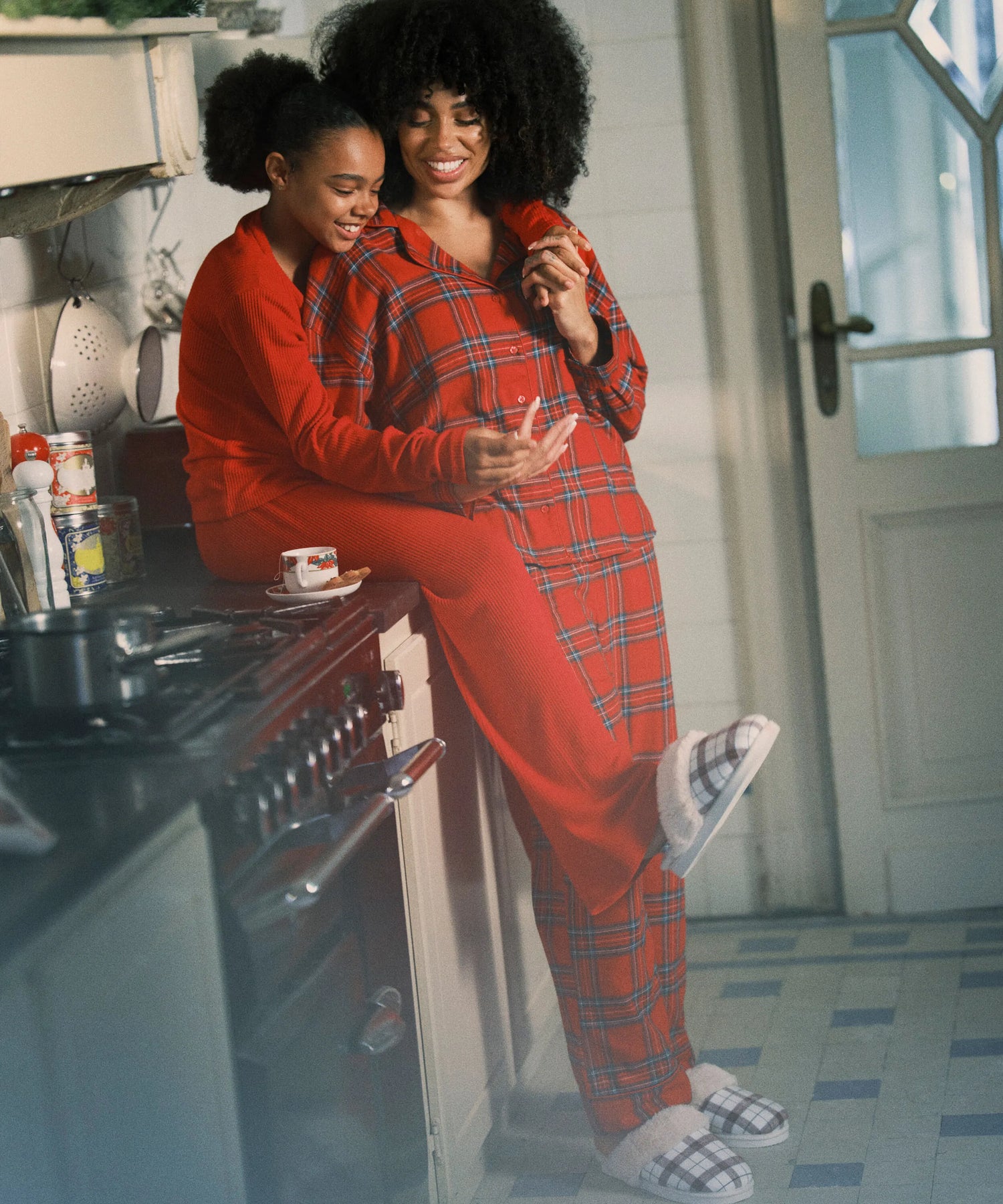 Hunkemoller_Red_Brushed Jersey Trousers_303580_Savvy Red_04