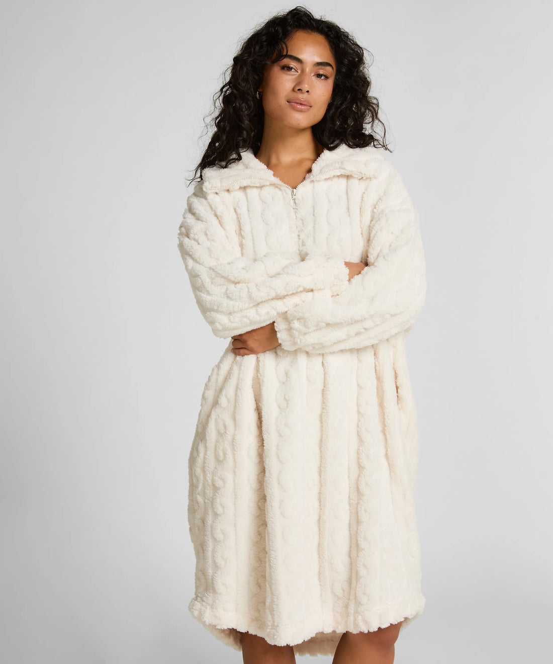 Hunkemoller_White_Poncho Cable Fleece_303584_Gardenia_01