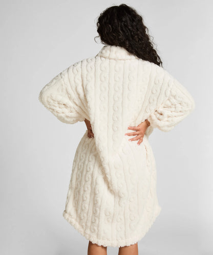 Hunkemoller_White_Poncho Cable Fleece_303584_Gardenia_03