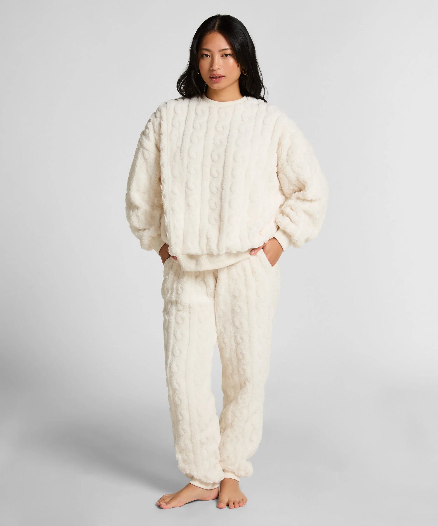 Hunkemoller_White_Top Cable Fleece_303590_Gardenia_03