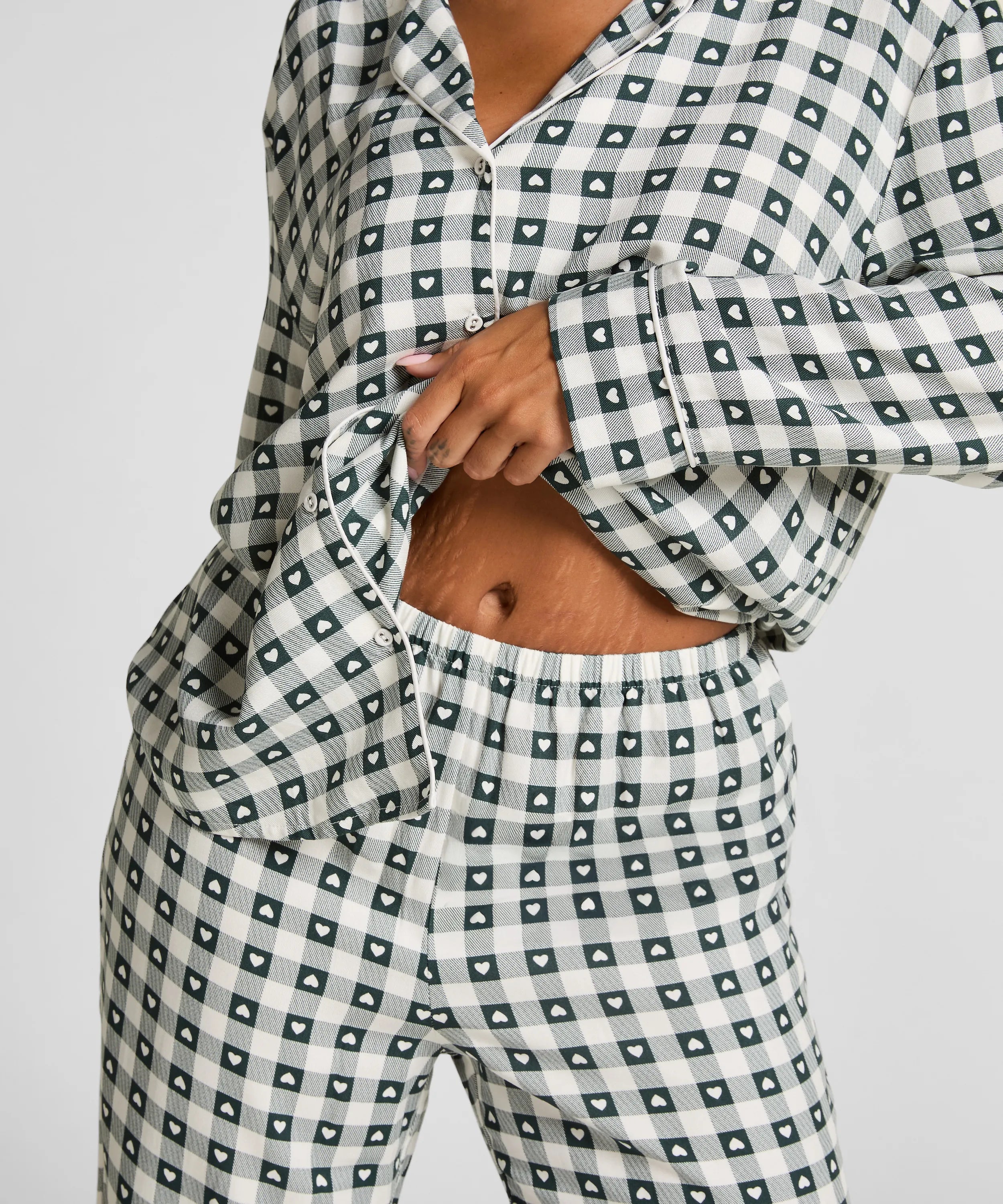 Hunkemoller_Green_Pyjamaset Twill_303610_Green Gables_02