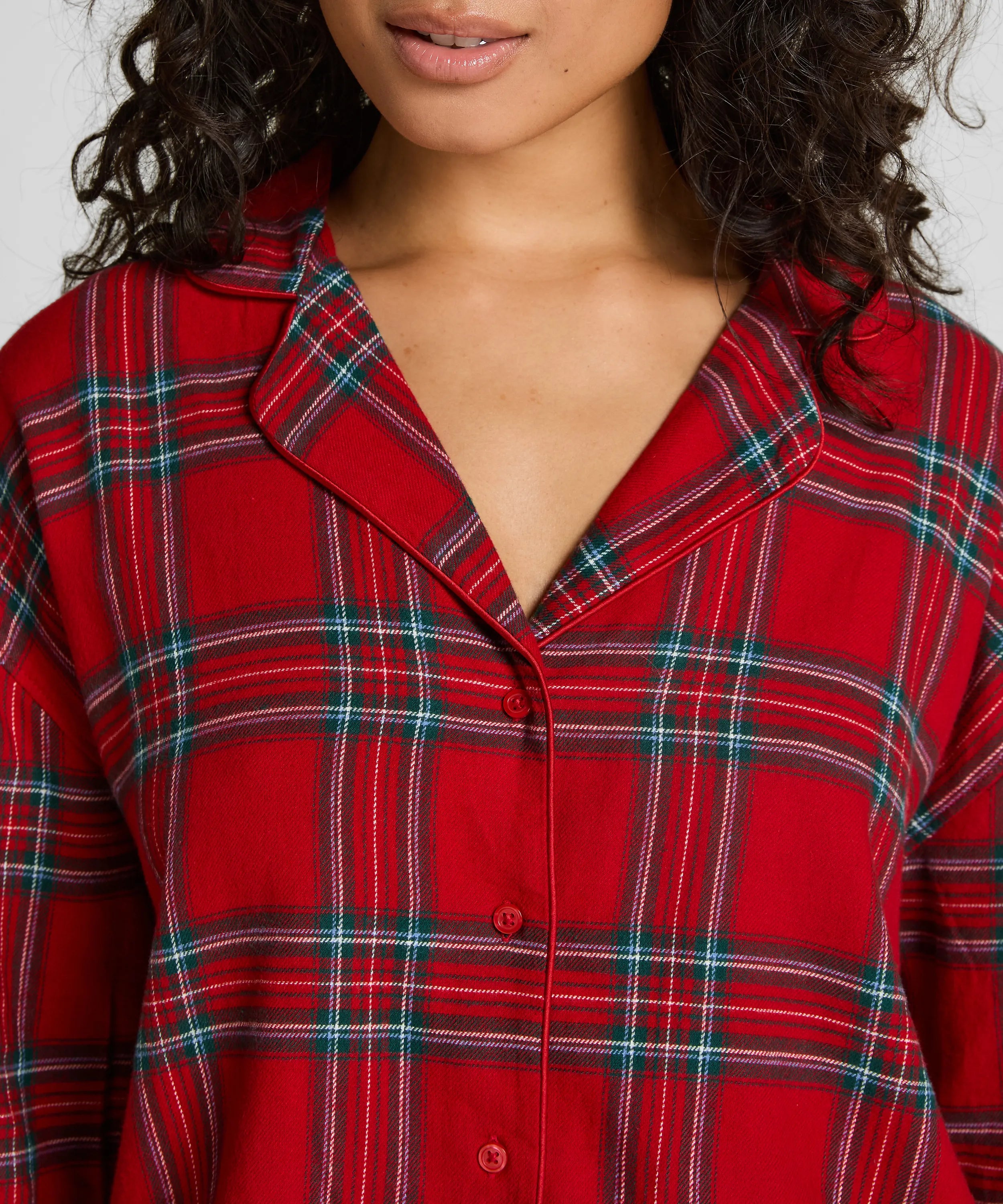 Hunkemoller_Red_Flannel Pyjama Top_303621_Savvy Red_02