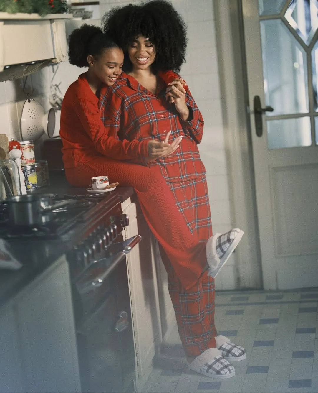 Hunkemoller_Red_Flannel Pyjama Pants_303624_Savvy Red_04