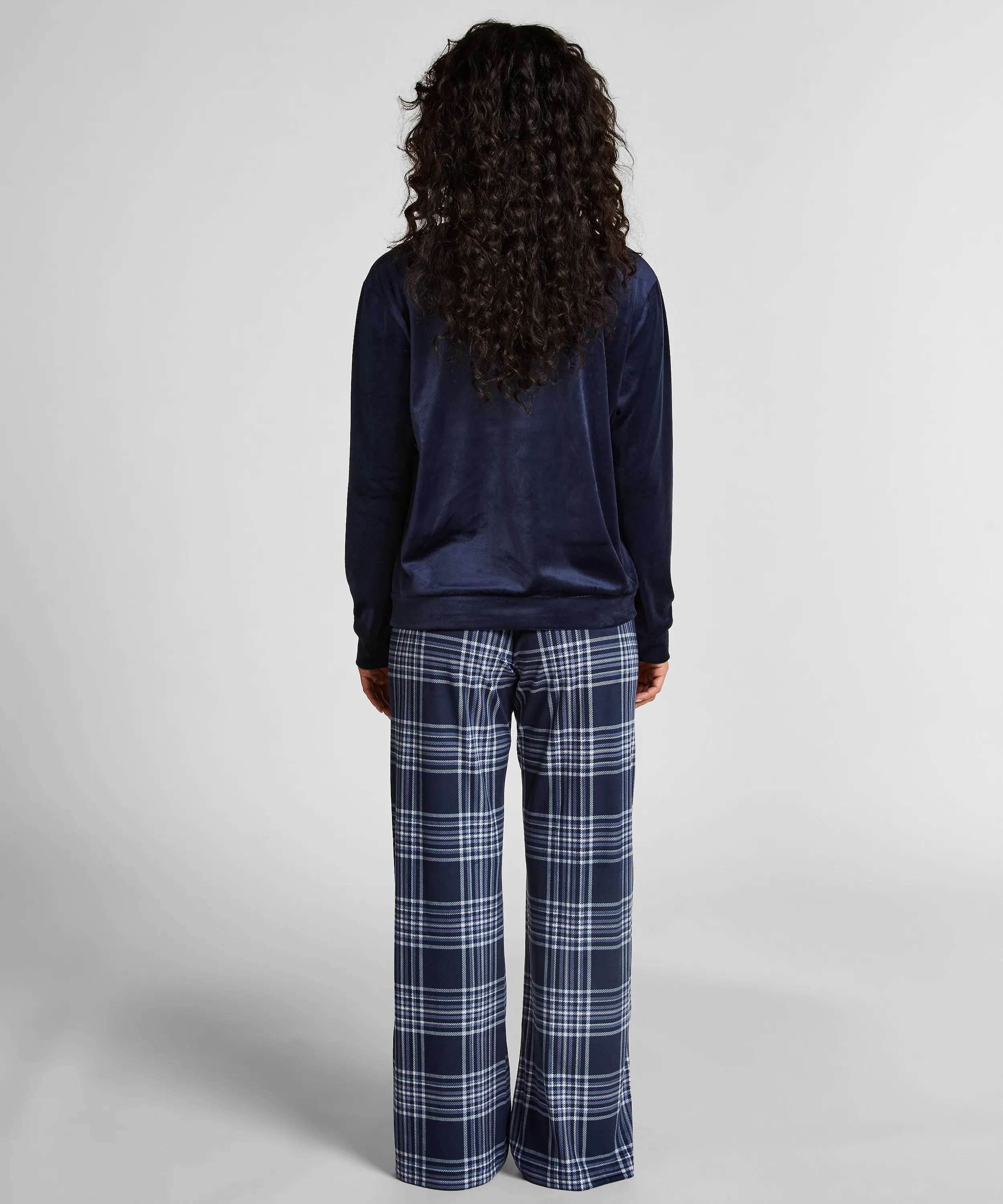 Hunkemoller_Blue_Velvet Pyjama Set_303701_Maritime Blue_03