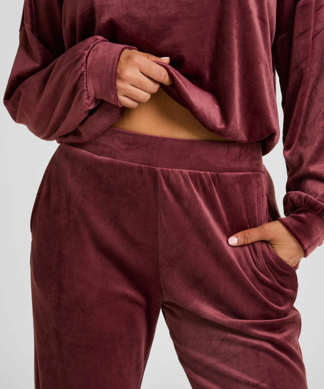 Hunkemoller_Red_Velvet Pyjama Set_303708_Red Mahogany_02