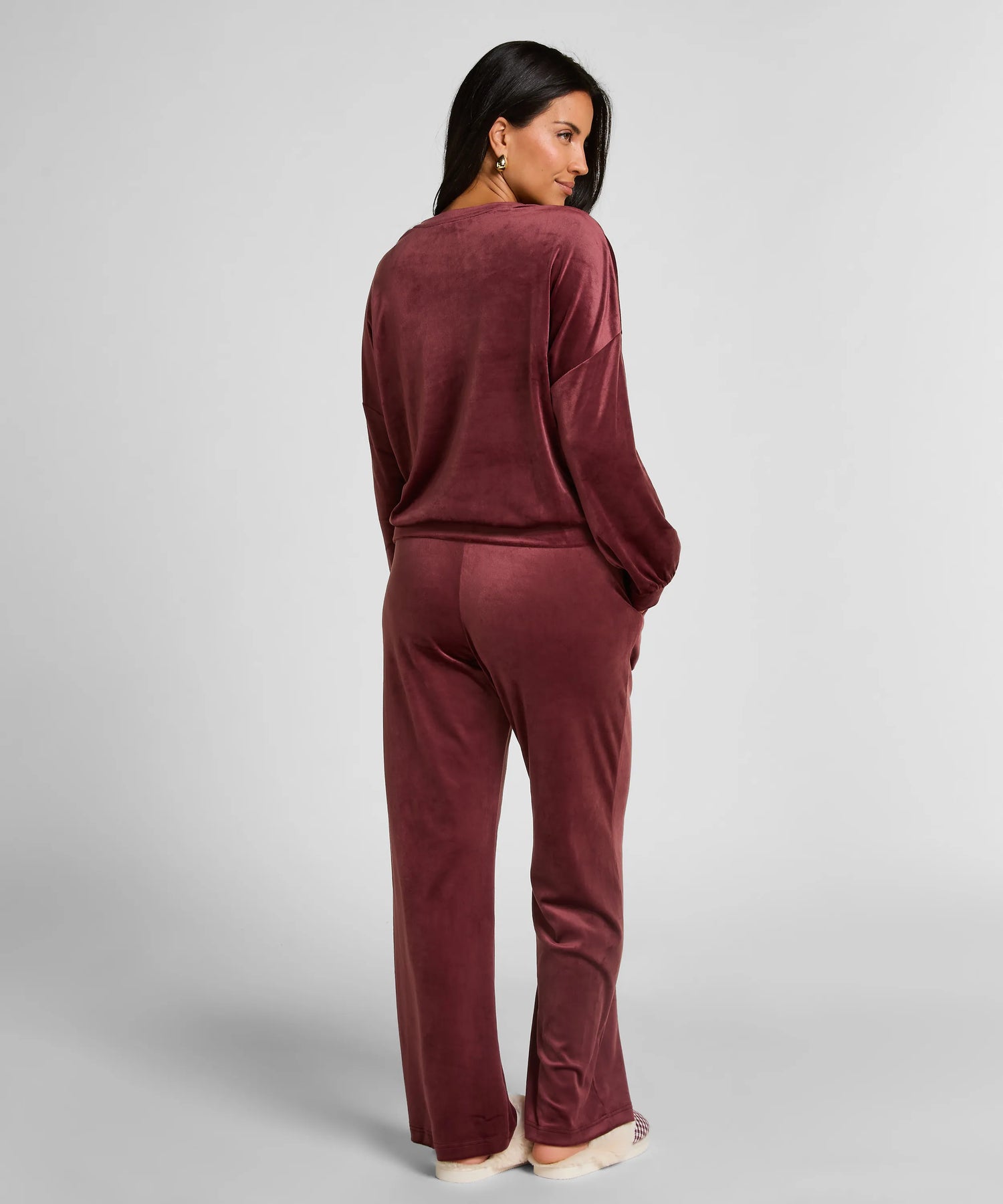 Hunkemoller_Red_Velvet Pyjama Set_303708_Red Mahogany_03