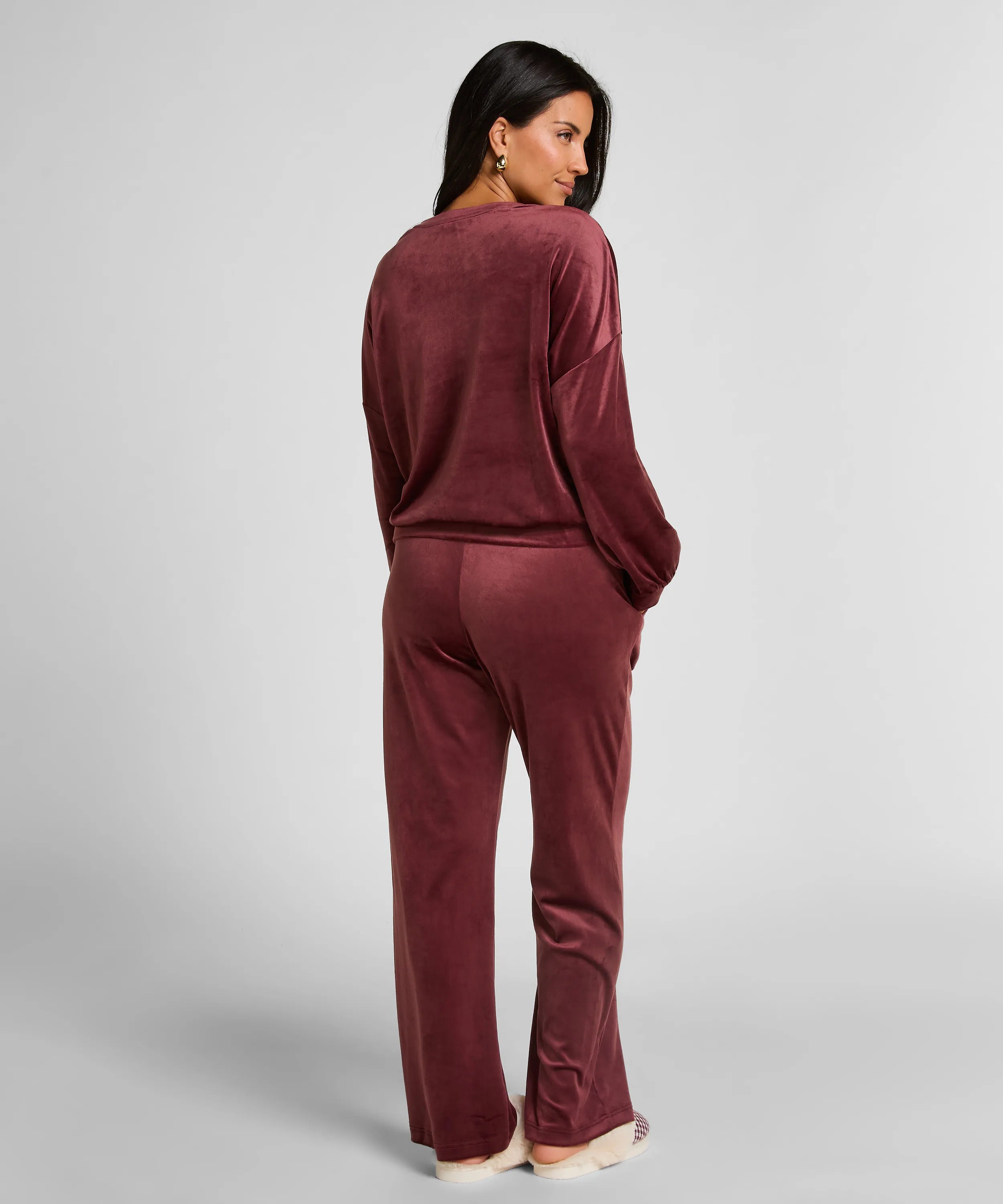 Hunkemoller_Red_Velvet Pyjama Set_303708_Red Mahogany_03