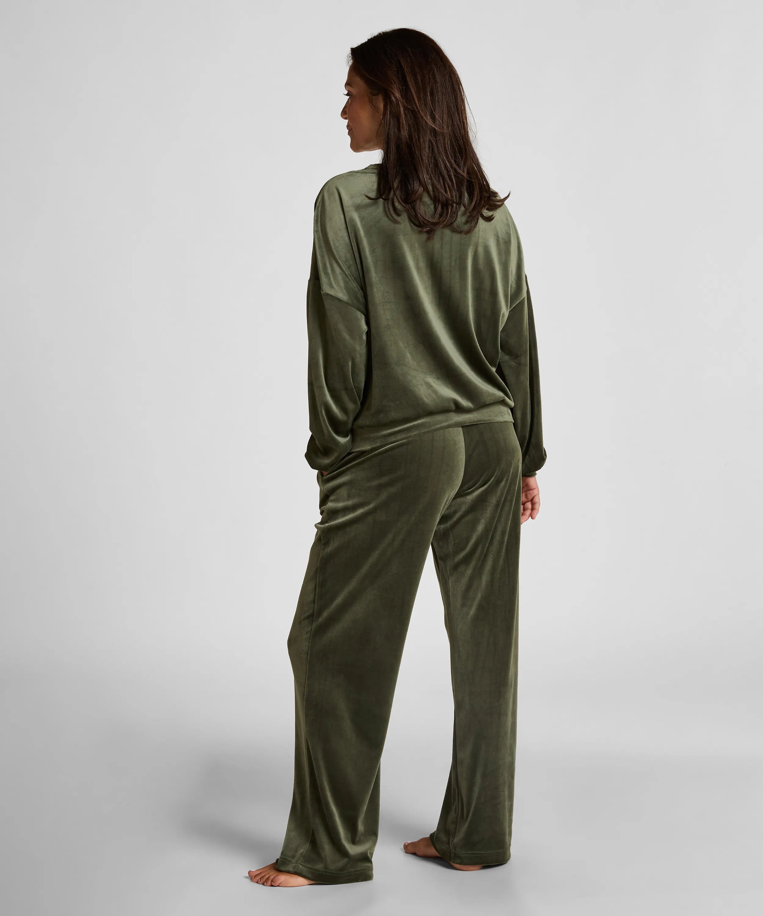 Hunkemoller_Green_Velvet Pyjama Set_303709_Climbing Ivy_03