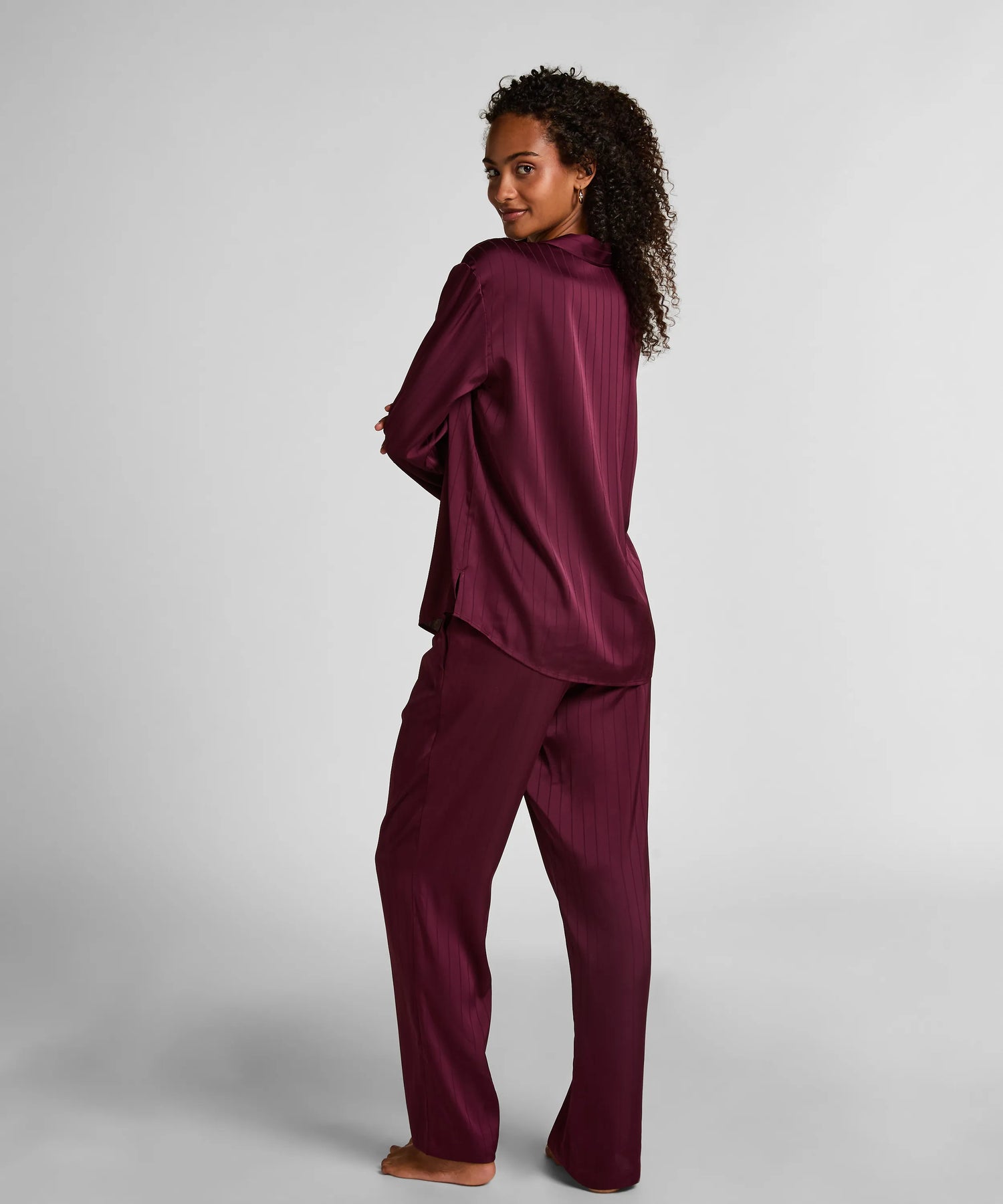 Hunkemoller_Purple_Satin Print Long Sleeve Pyjamas_303711_Fig_03