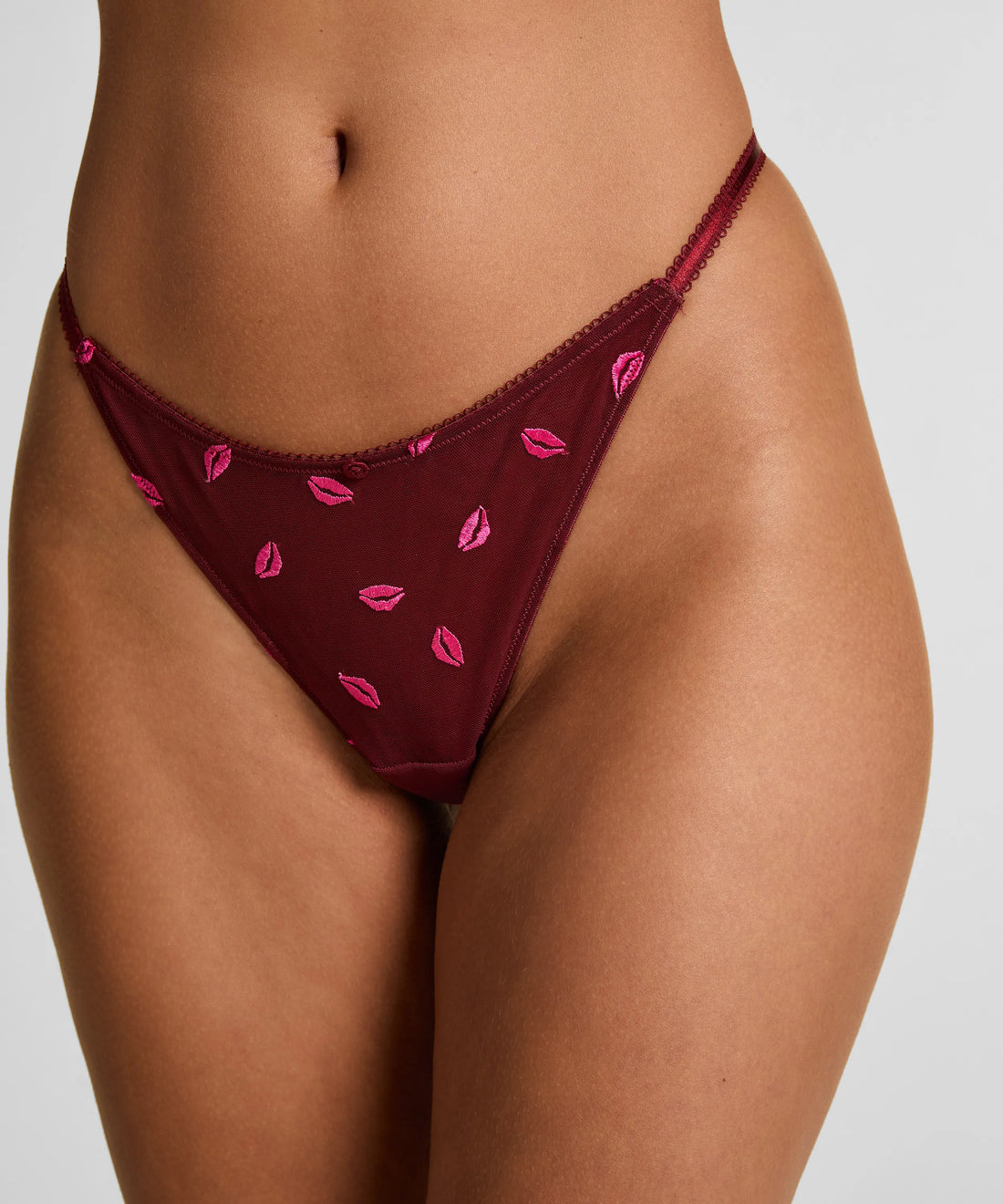 Hunkemoller Cabernet Women Frida Highleg Thong SKU: 304120_Cabernet Image 02