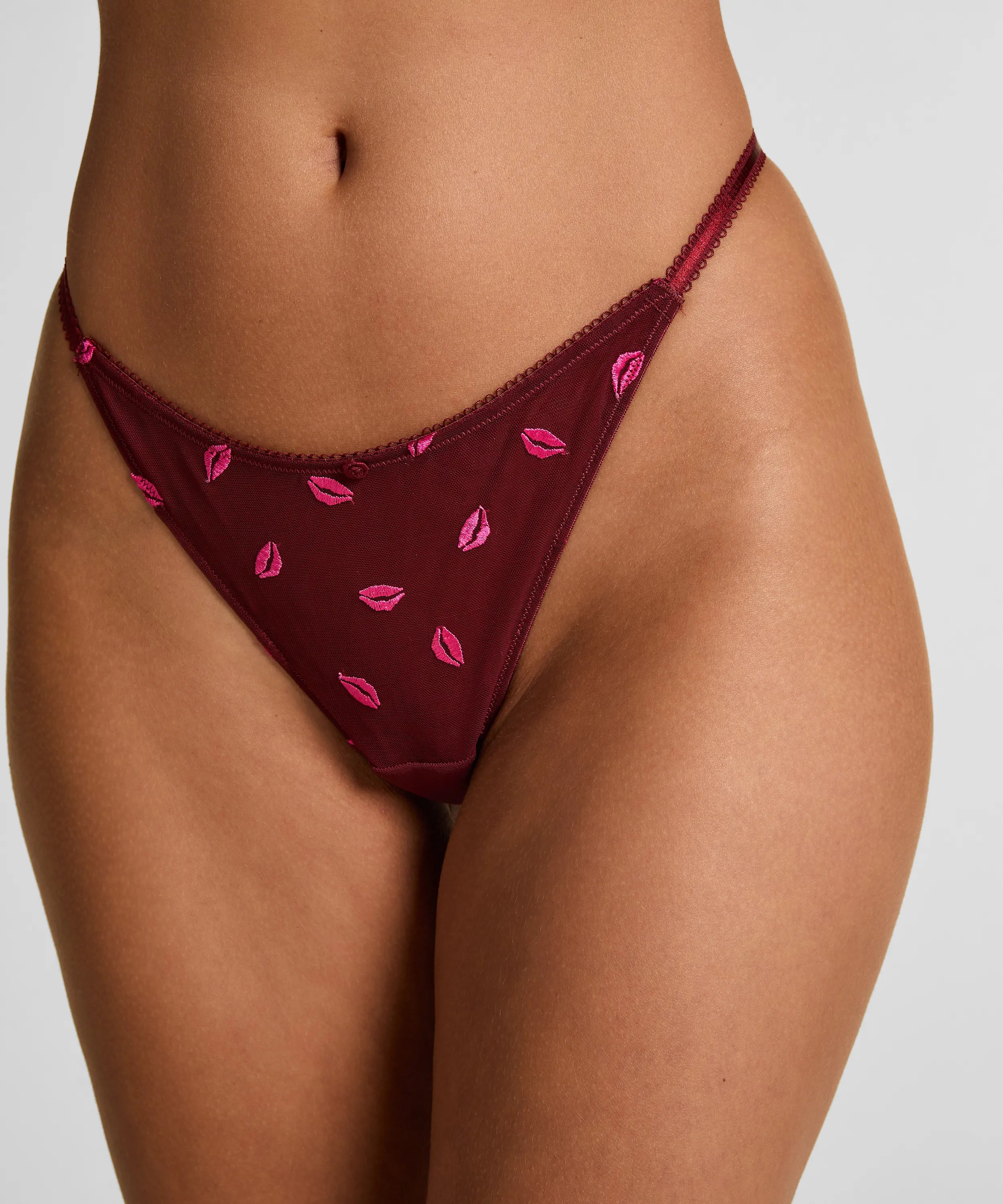 Hunkemoller Cabernet Women Frida Highleg Thong SKU: 304120_Cabernet Image 02