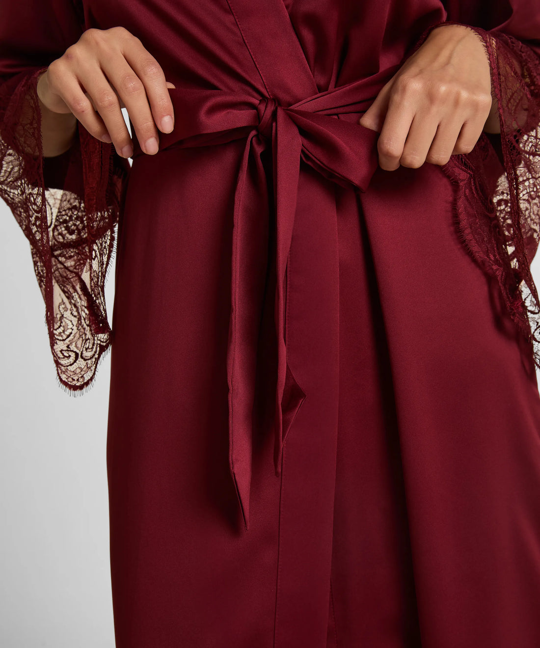 Hunkemoller Cabernet Women Kimono Long Satin Lace SKU: 304606_Cabernet Image 02