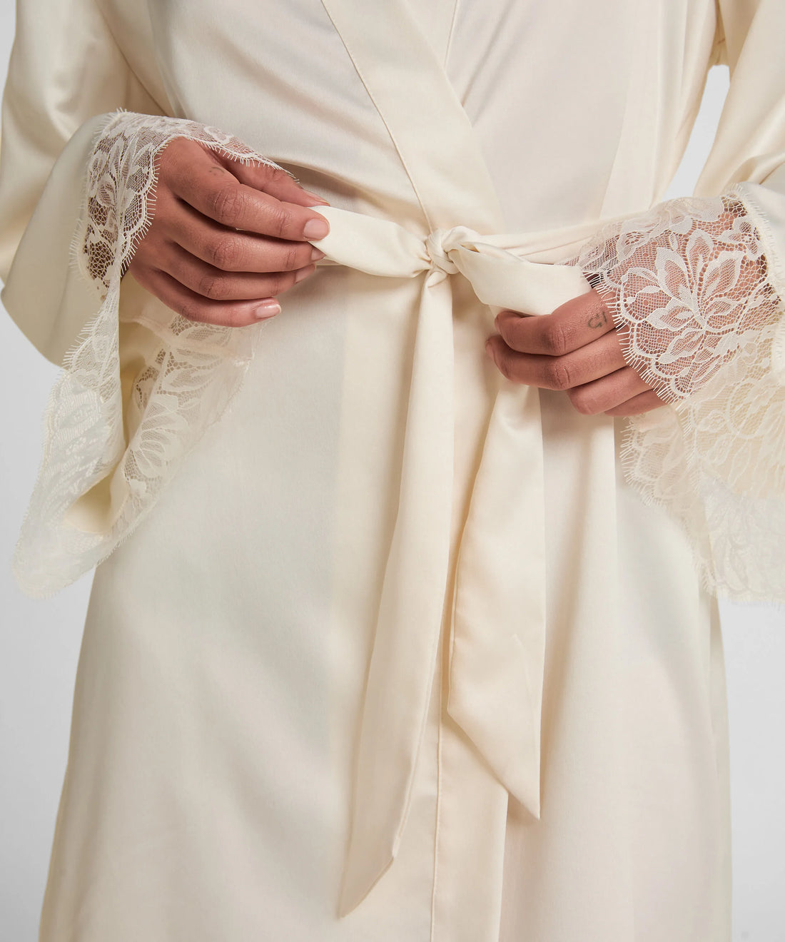 Hunkemoller White Women Valerie Kimono Satin SKU: 305254_White Image 02