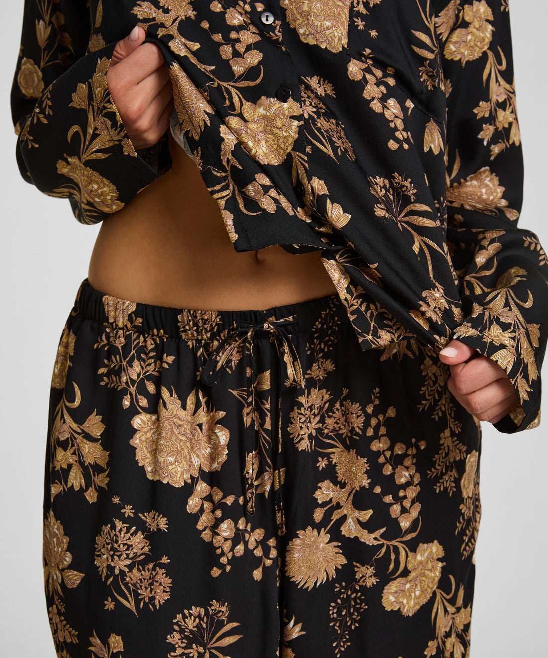 Hunkemoller Caviar Women Pants Woven Print SKU: 306131_Caviar Image 02