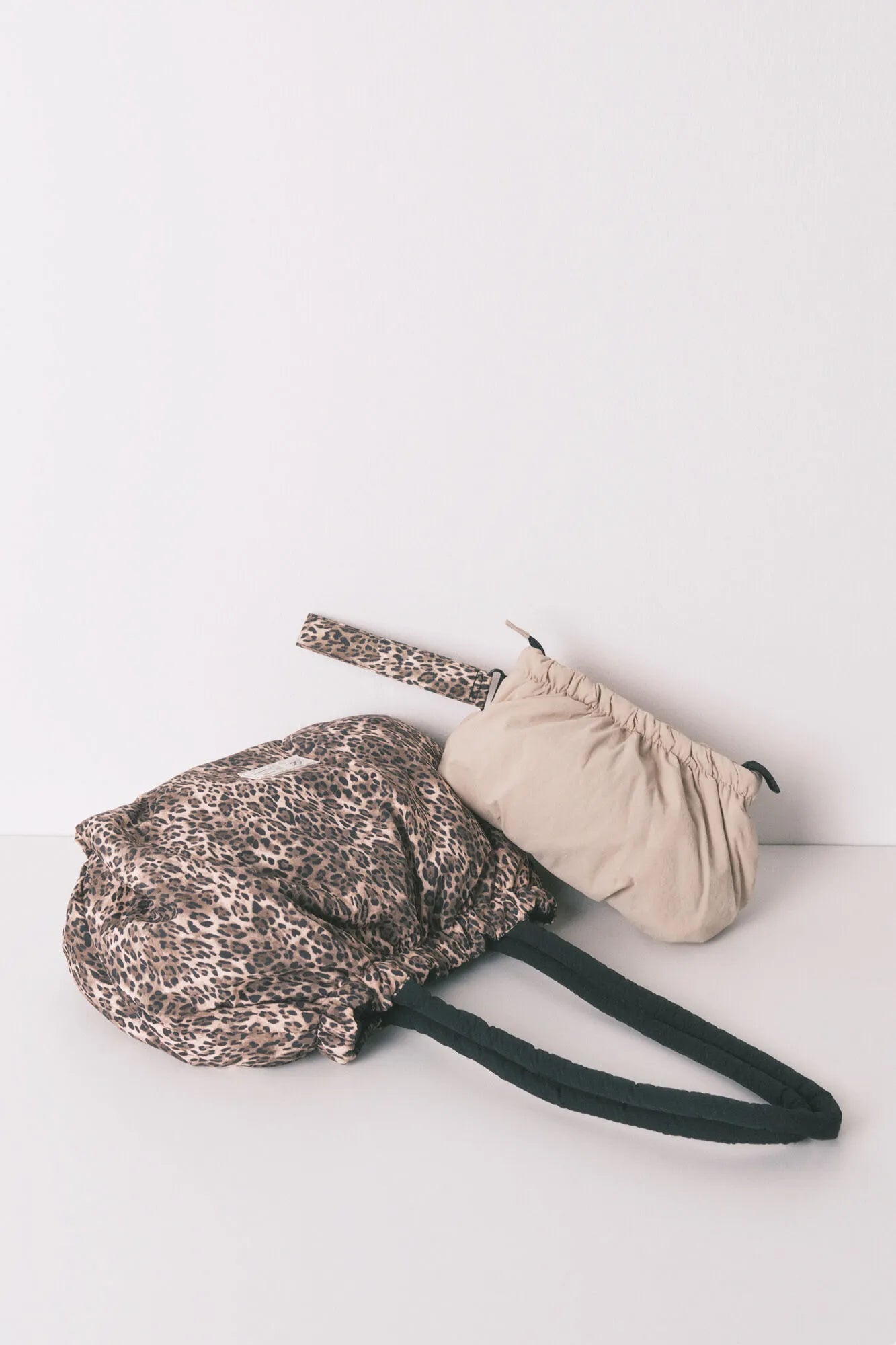 Women Secret_Nude_Animal Print Reversible Nylon Handbag_3062337_39_09