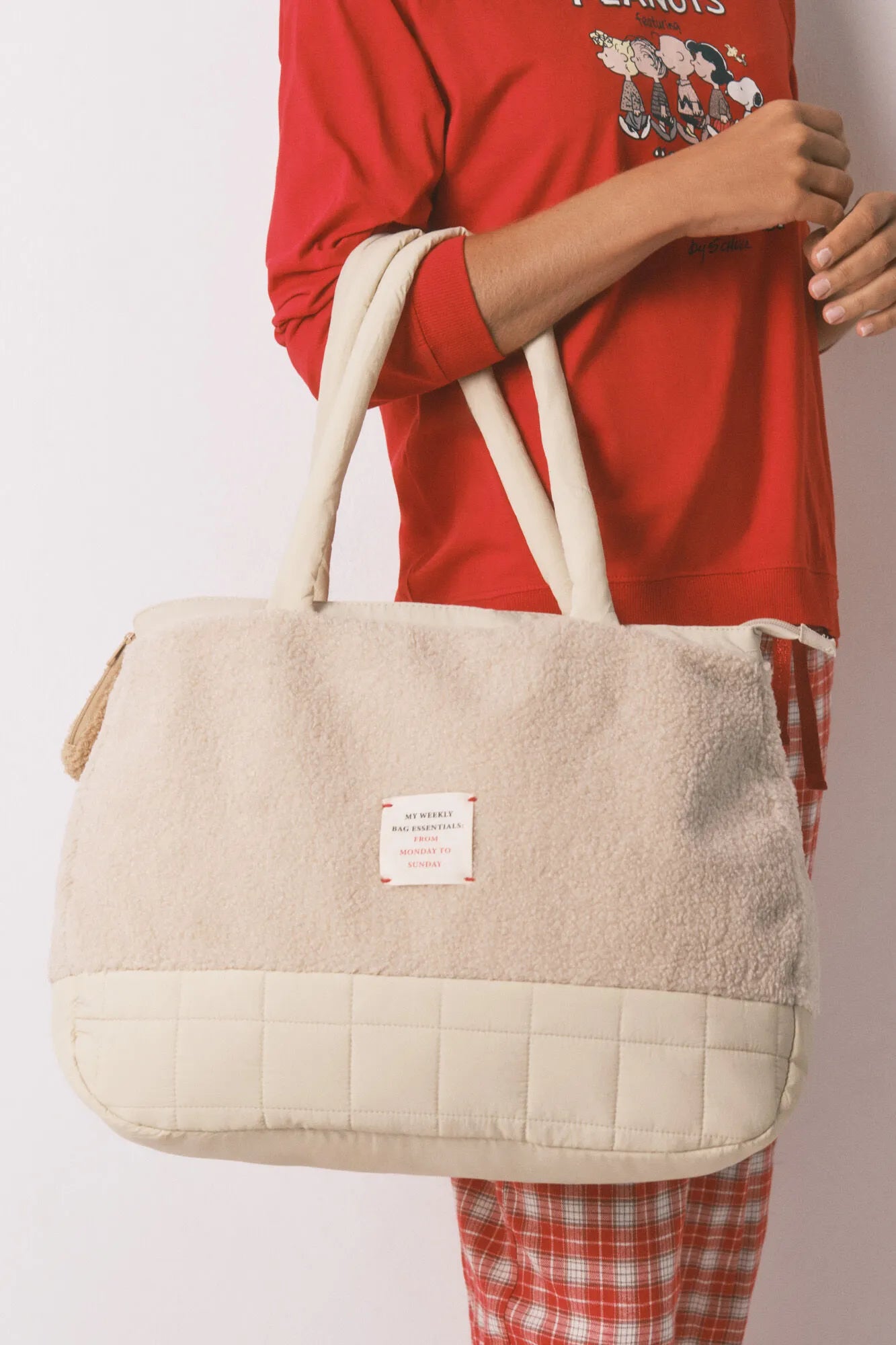 Women Secret_Light Grey_Large Beige Puffer Snoopy Handbag_3062339_47_03