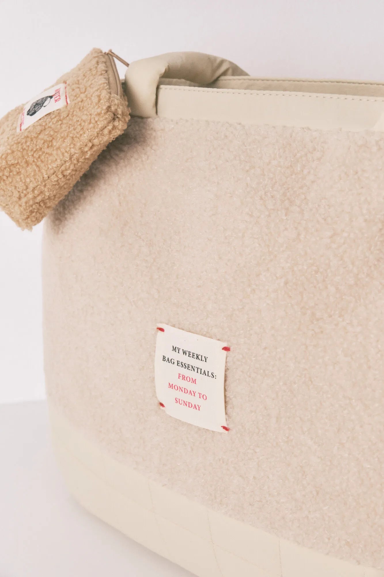 Women Secret_Light Grey_Large Beige Puffer Snoopy Handbag_3062339_47_06