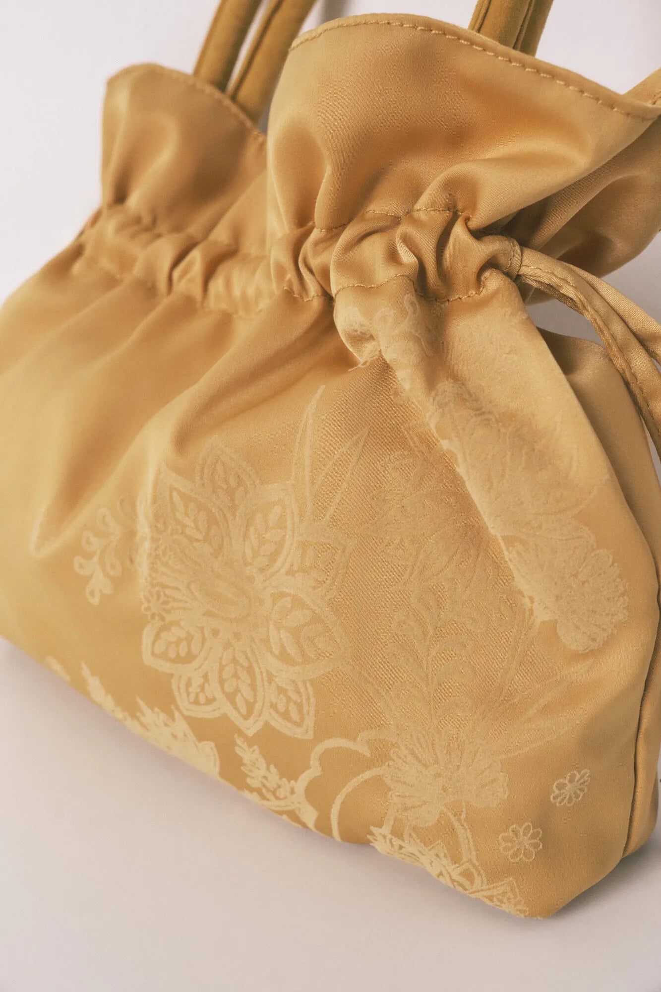 Women Secret_Gold/Mustard_Mustard Print Satin Vanity Case_3063295_08_01