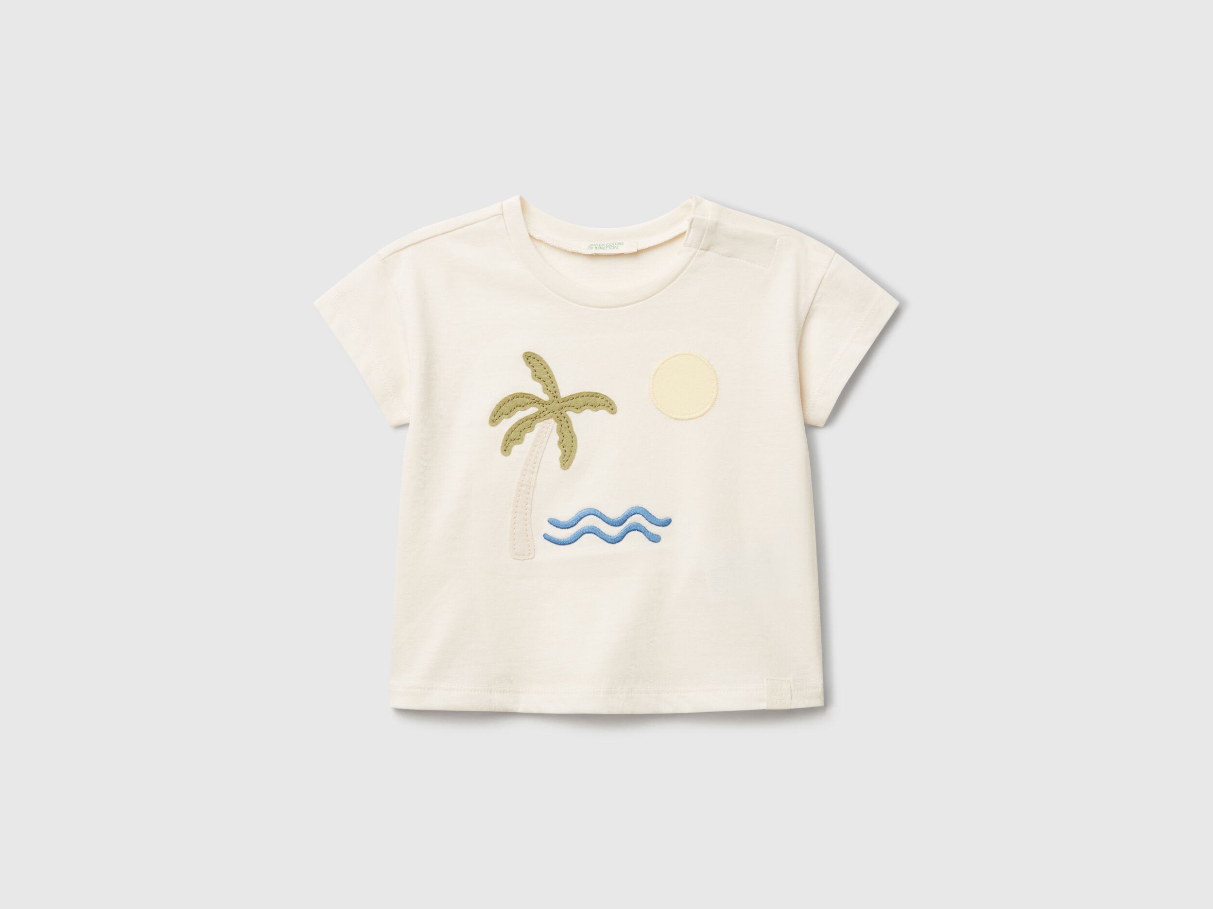 Benetton_T-Shirt with Summer Graphic_3096A106D_0R2_01