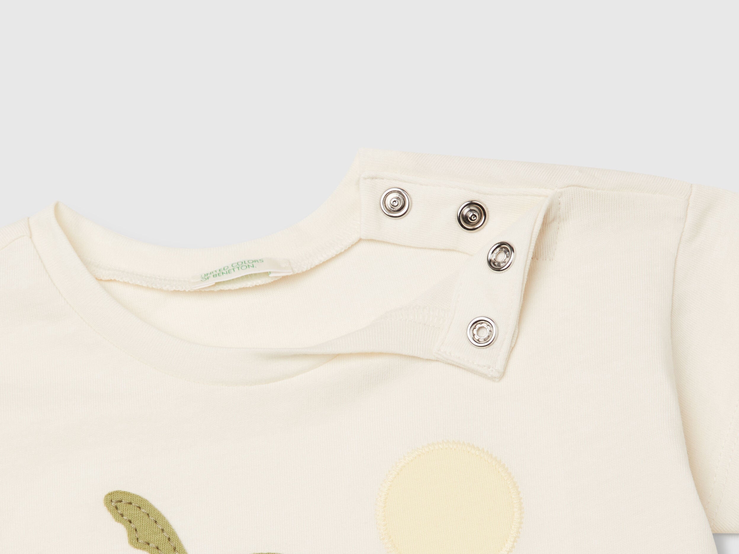 Benetton_T-Shirt with Summer Graphic_3096A106D_0R2_03