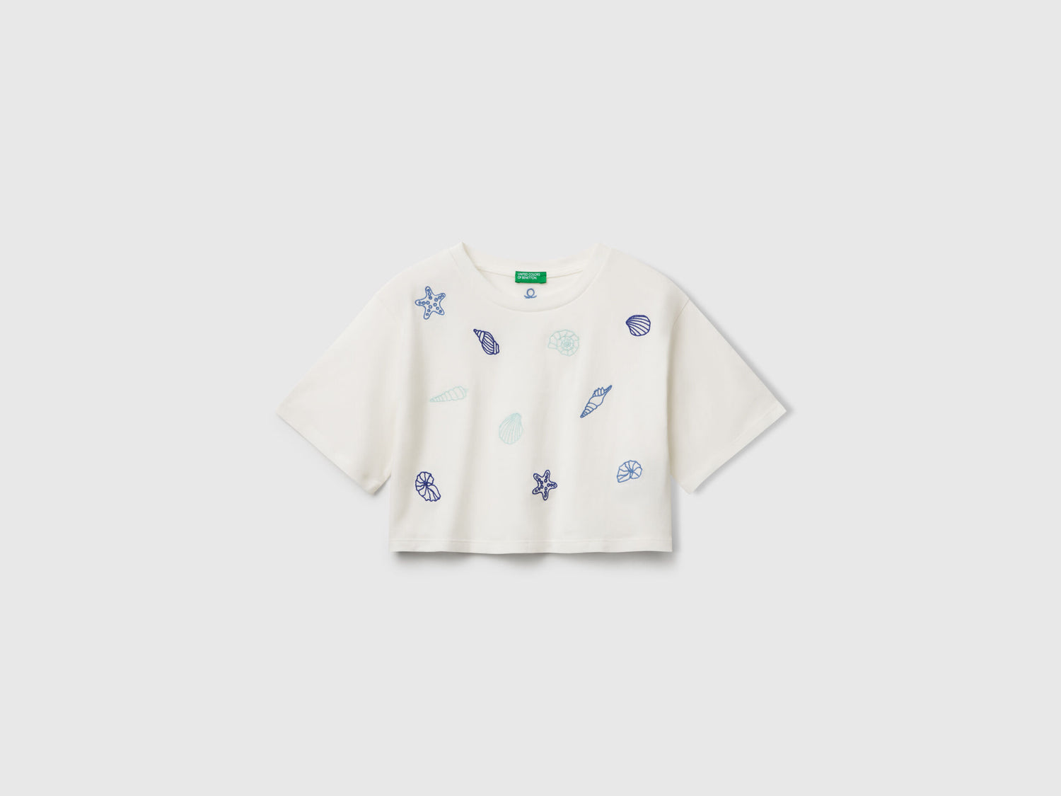 Benetton_White T-Shirt with Shell Embroidery_3096C10PC_074_01