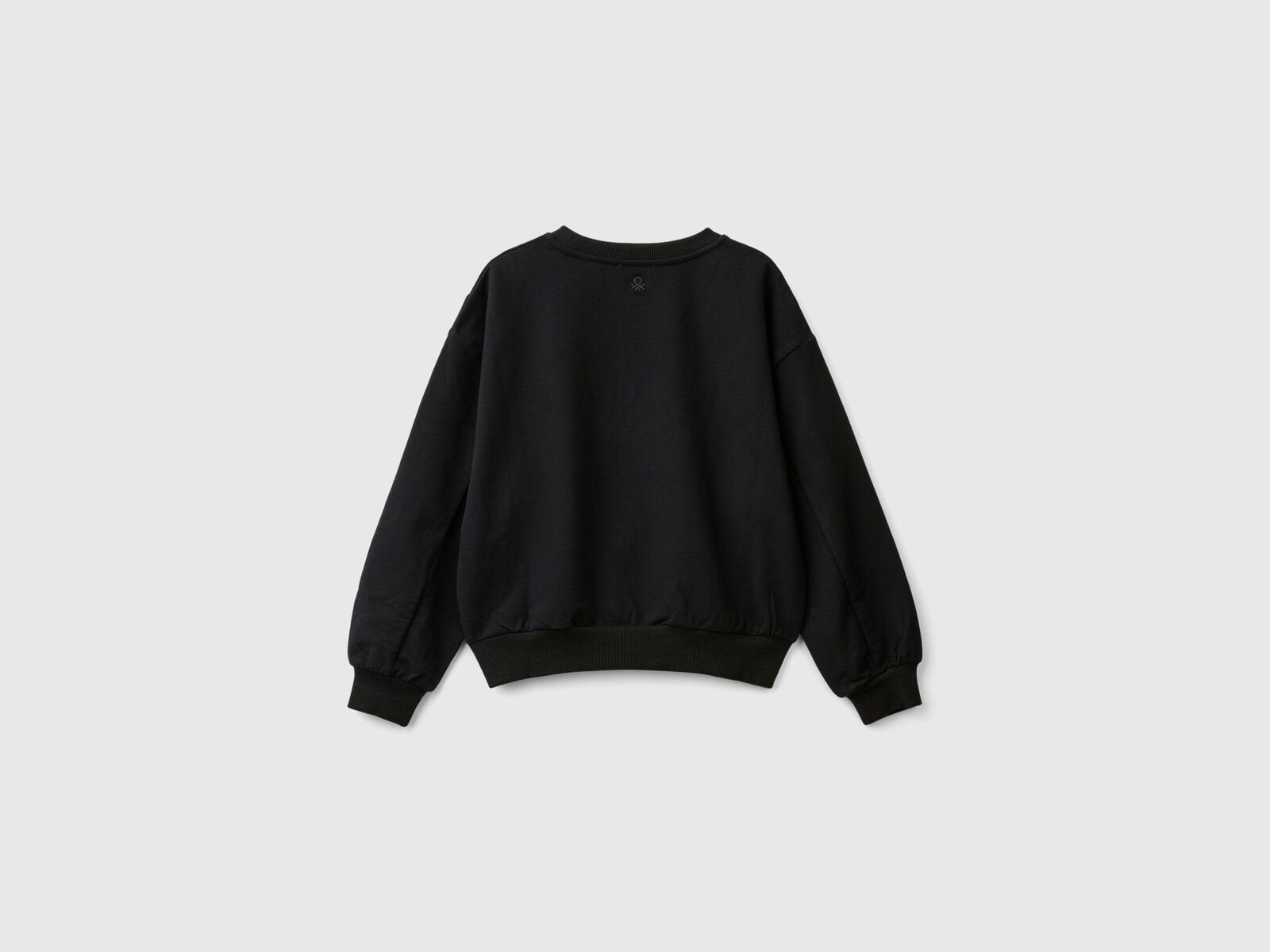 Sweatshirt With Jewel-Like Applique_02