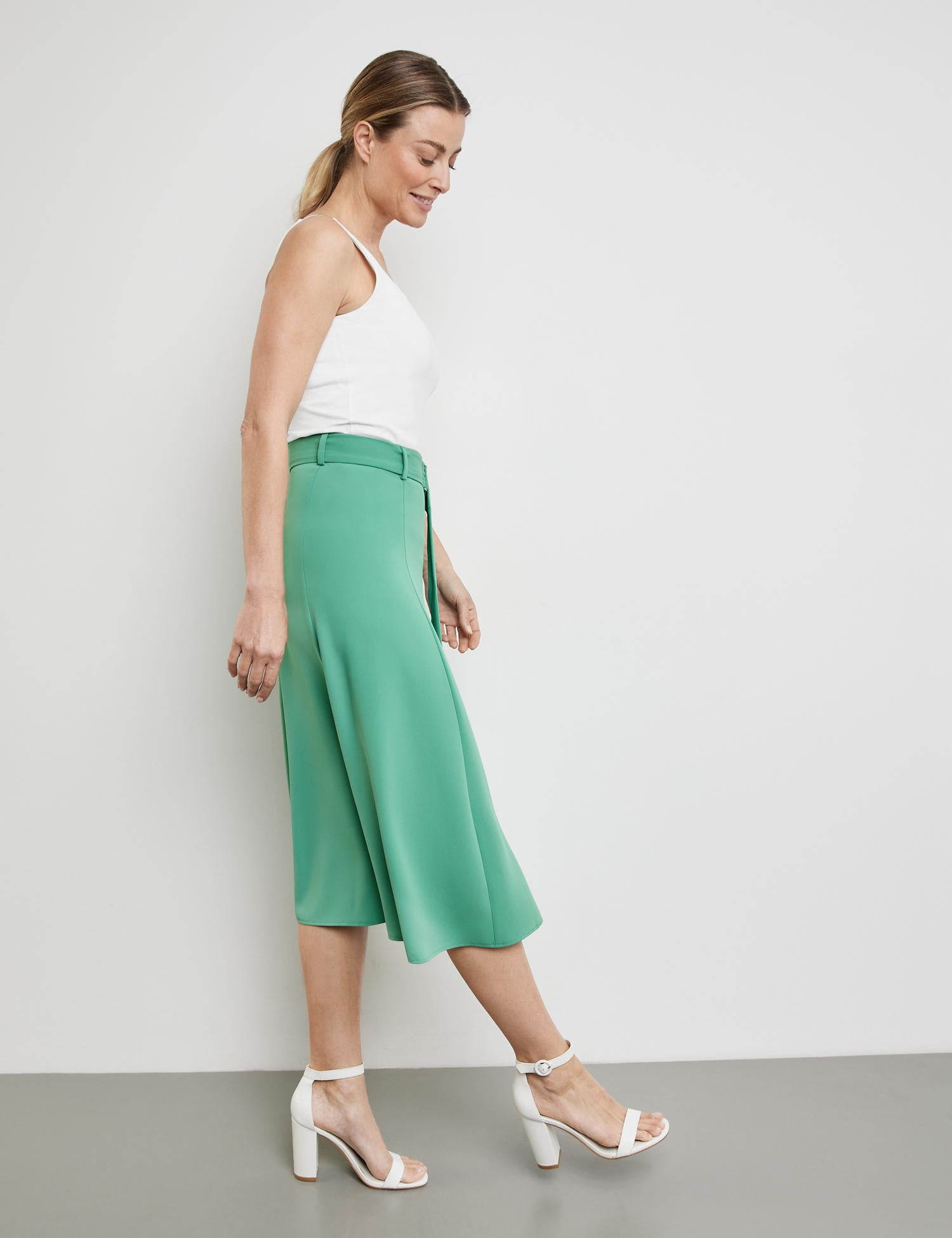 Skirt In An A-Line Design With A Tie-Around Belt_310011-31263_50946_05