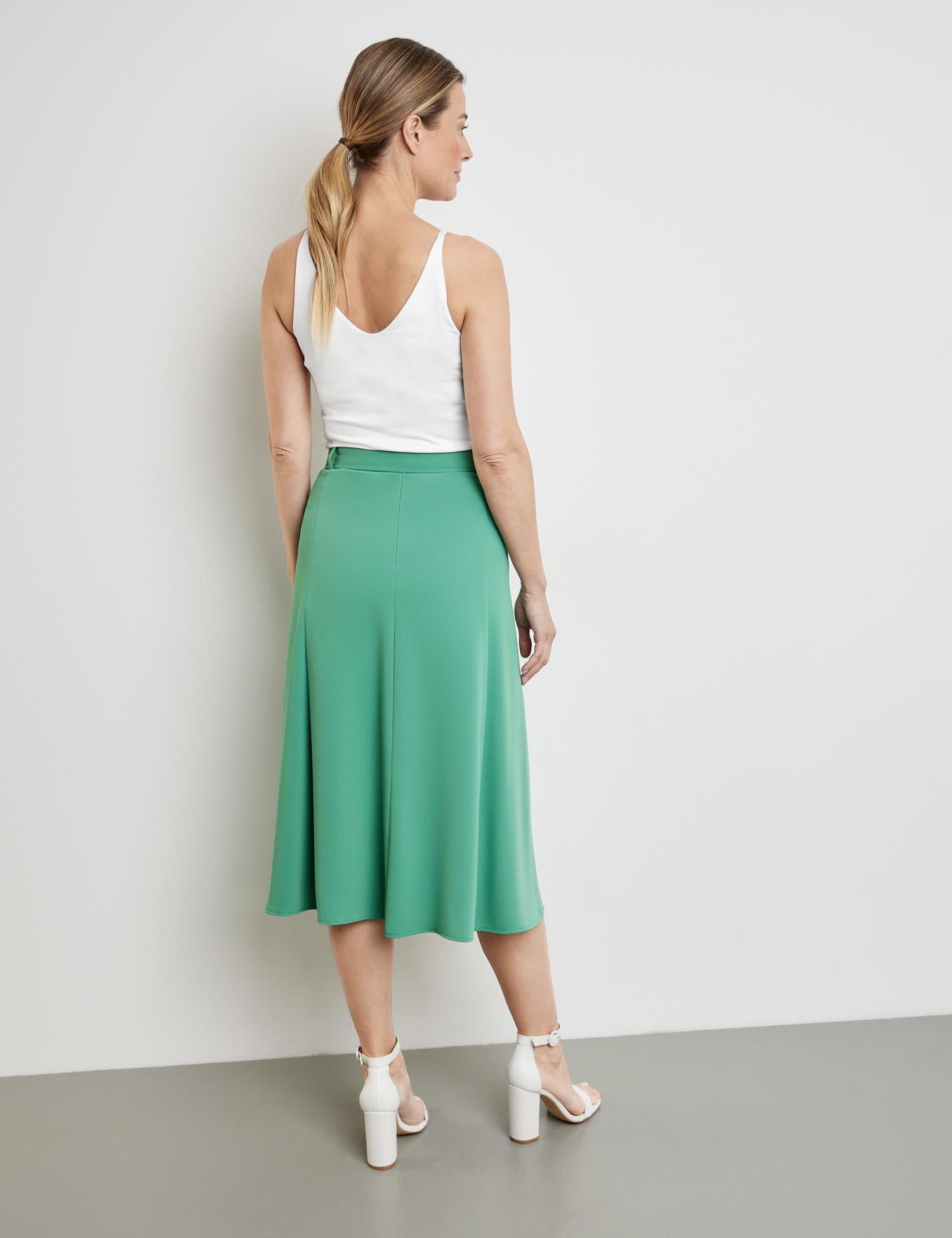 Skirt In An A-Line Design With A Tie-Around Belt_310011-31263_50946_06