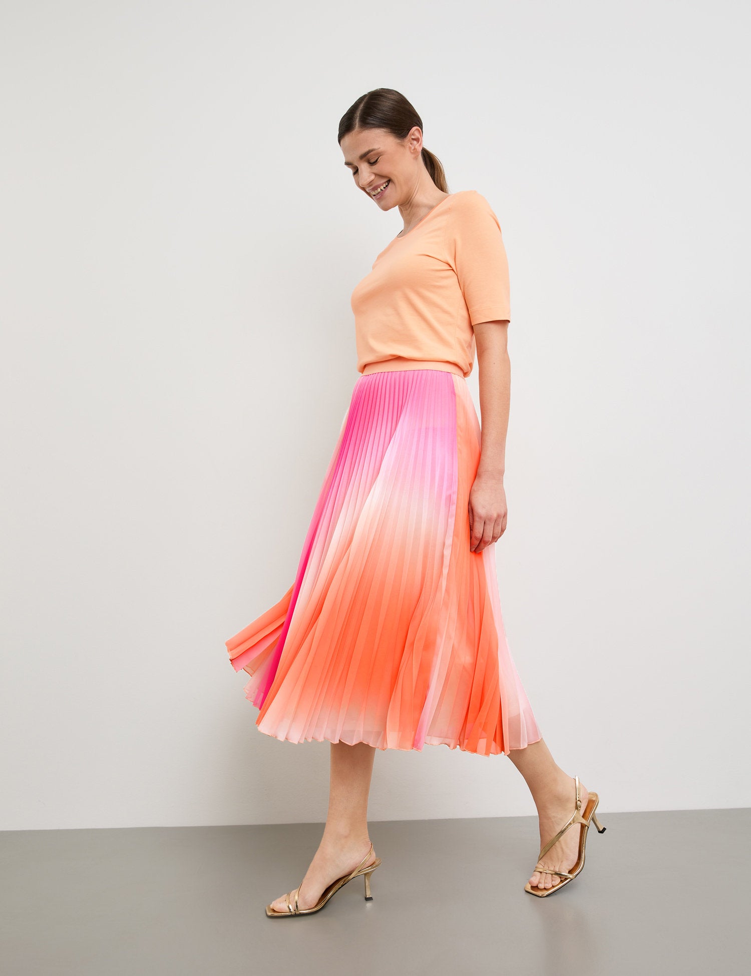 Pleated Skirt With Colour Graduation_310028-31268_3038_05