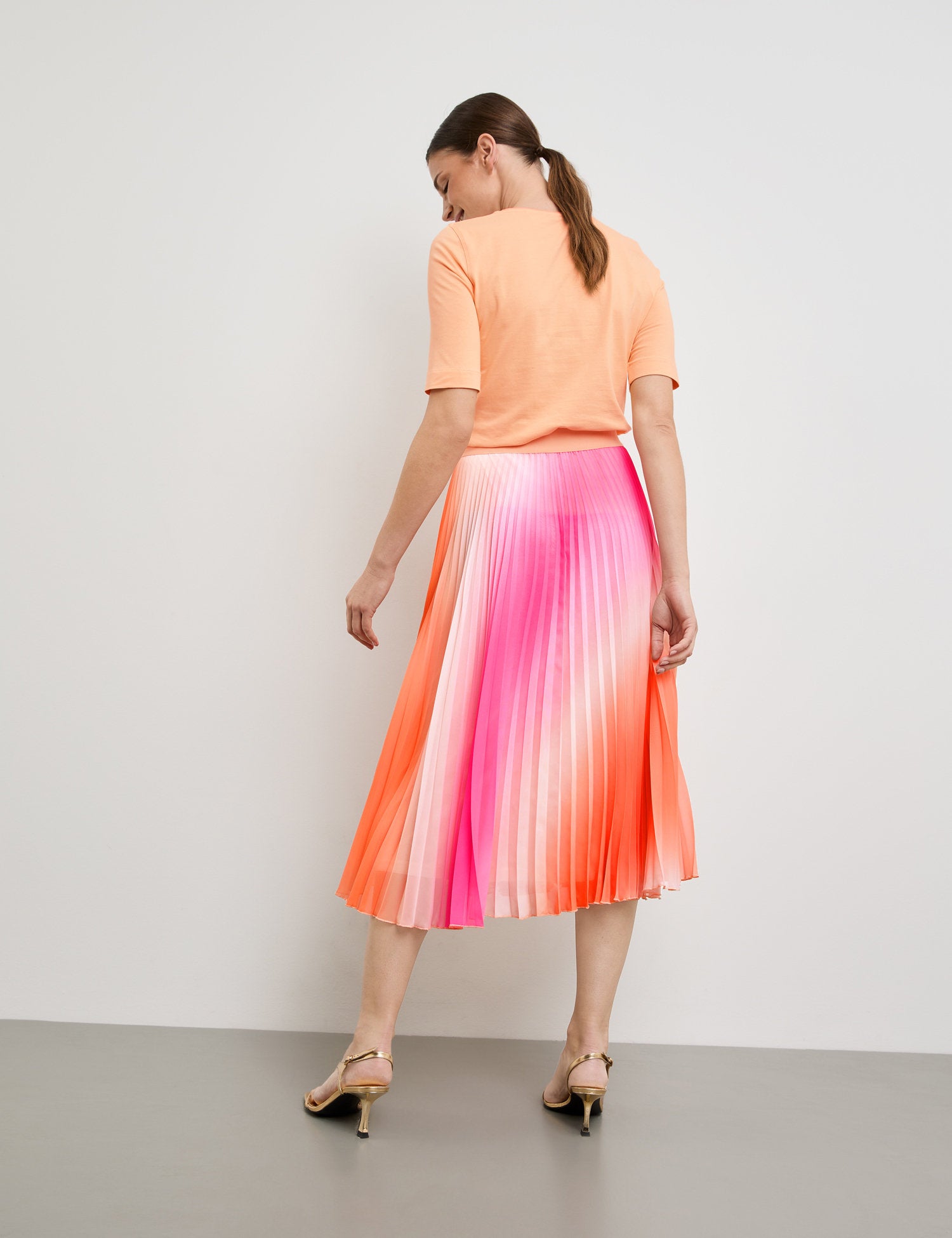 Pleated Skirt With Colour Graduation_310028-31268_3038_06