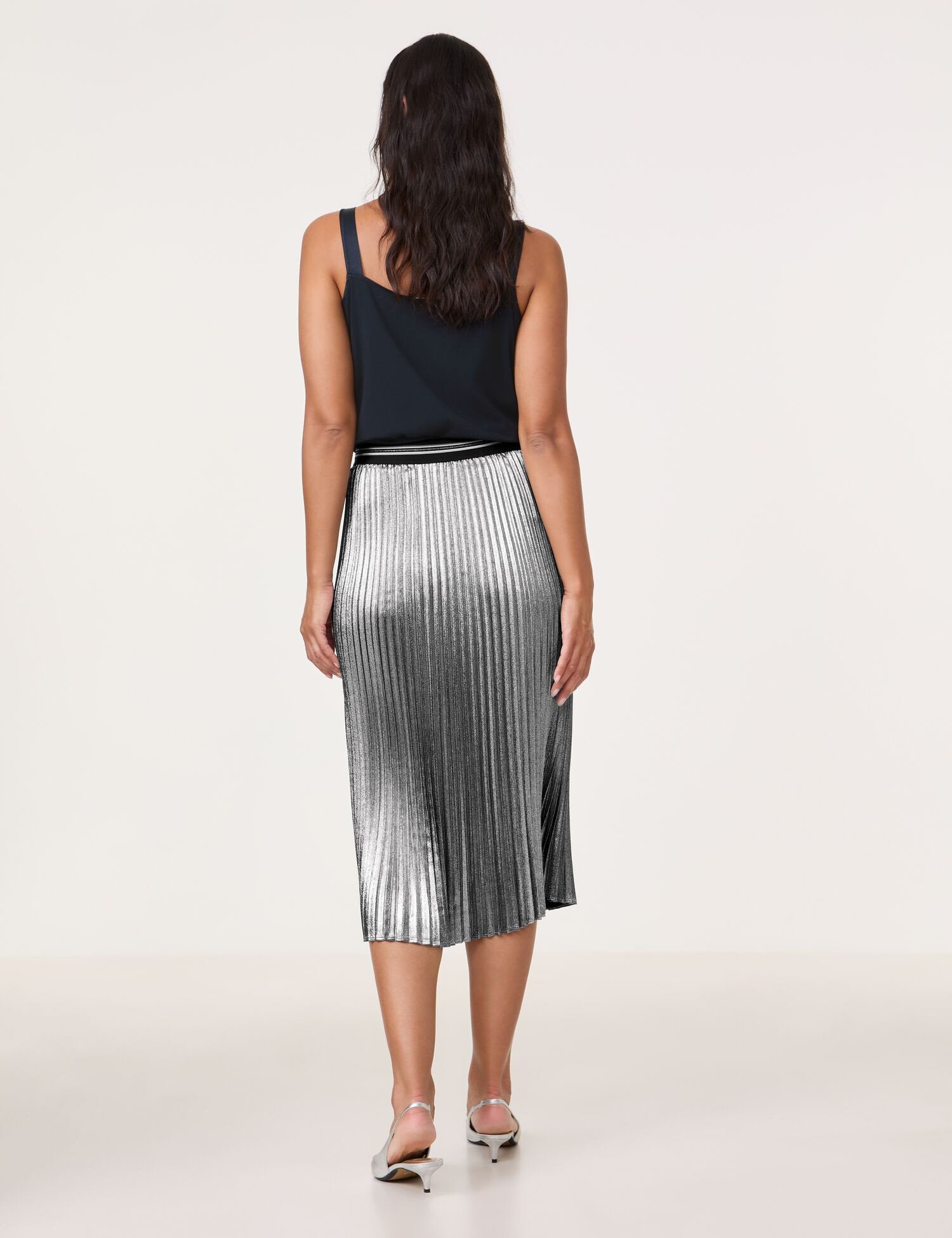 Pleated Skirt with A Shiny Finish_311016-66289_2122_06